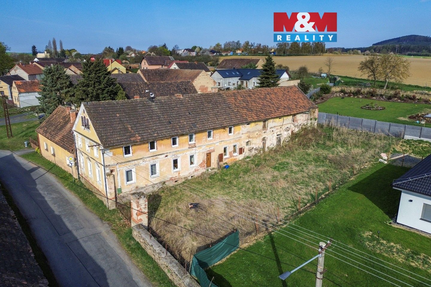 Prodej nemovitosti 200 m² - foto 1