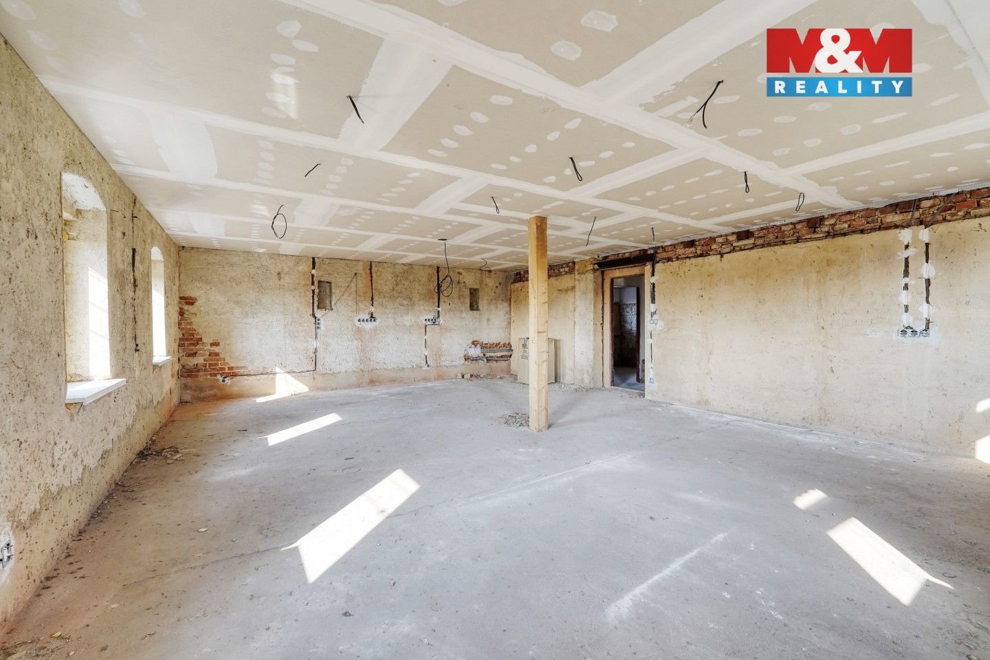 Prodej nemovitosti 200 m² - foto 4