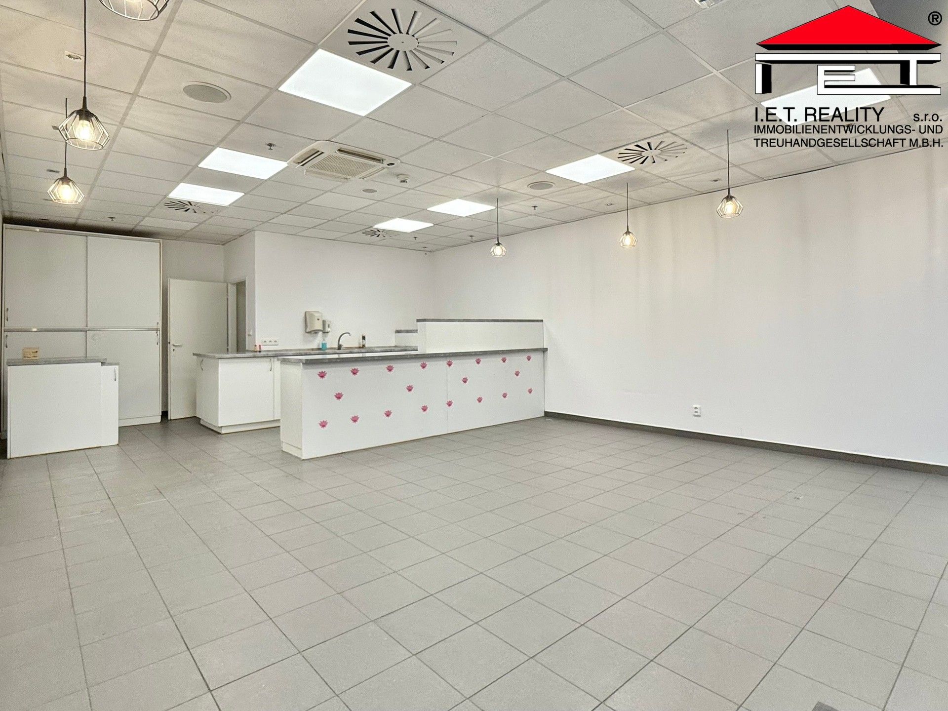 Pronájem komerčního prostoru 50 m² - foto 1