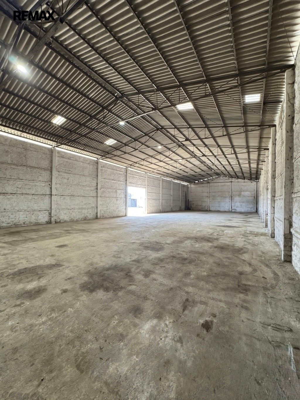Pronájem komerčního prostoru 618 m² - foto 2