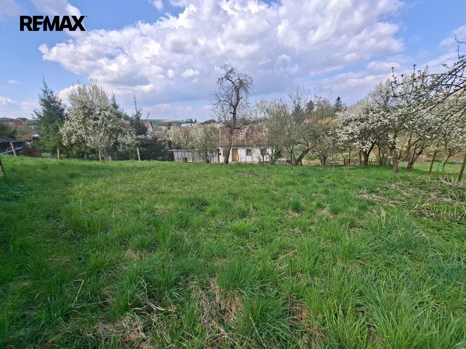 Prodej pozemku 842 m² - foto 1