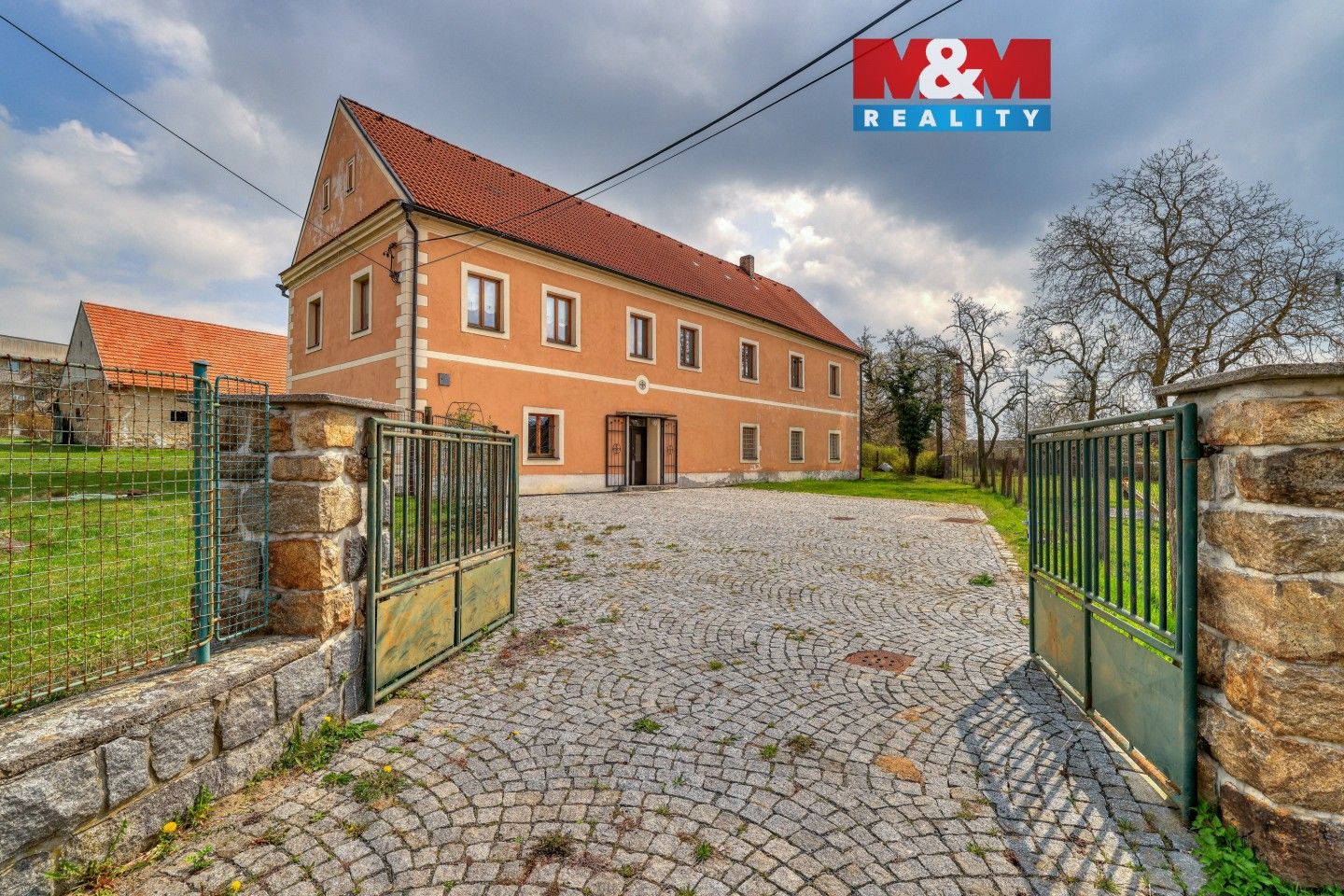 Pronájem bytu 3+kk 107 m² - foto 1