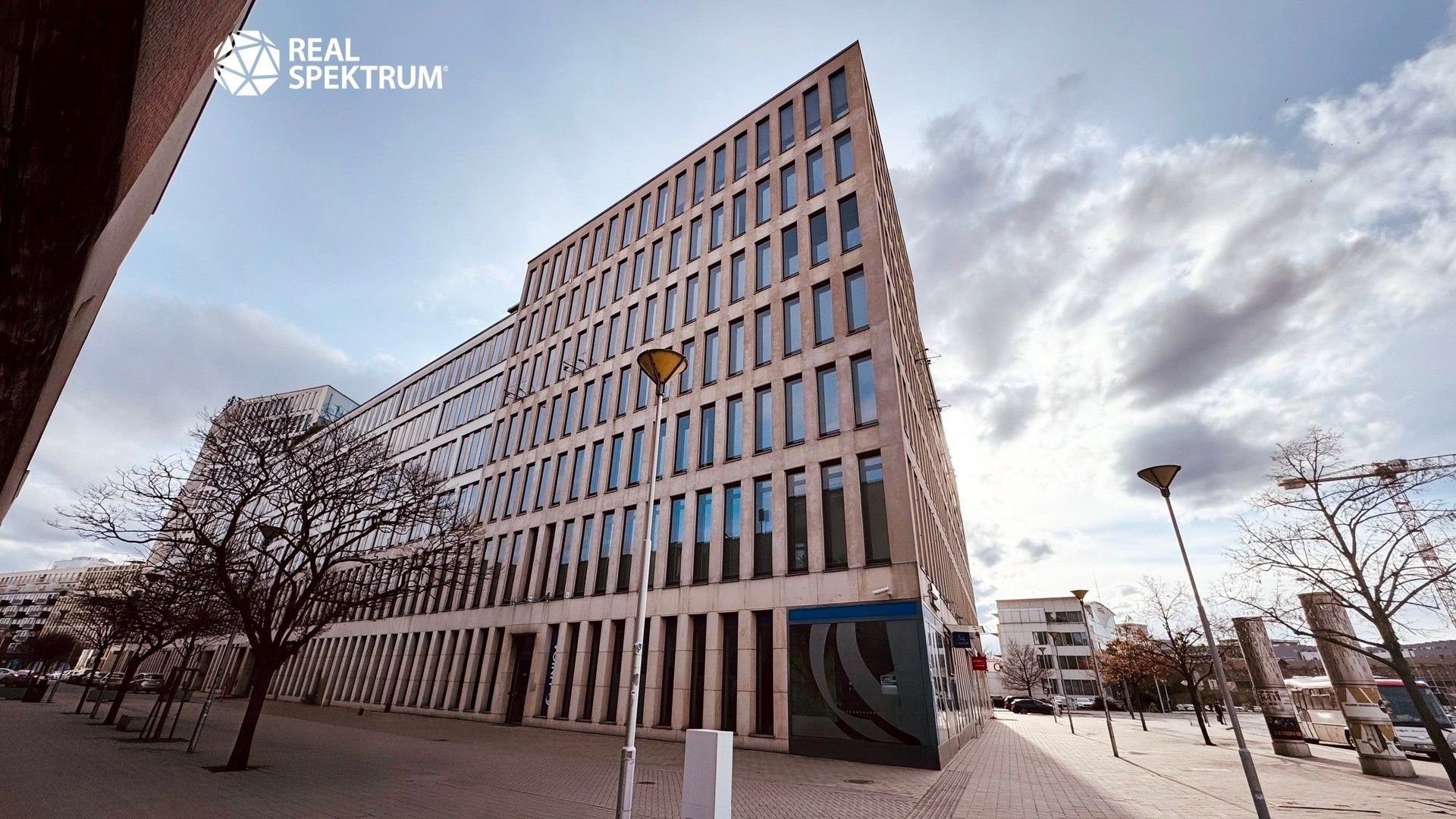 Pronájem komerčního prostoru 671 m² - foto 6
