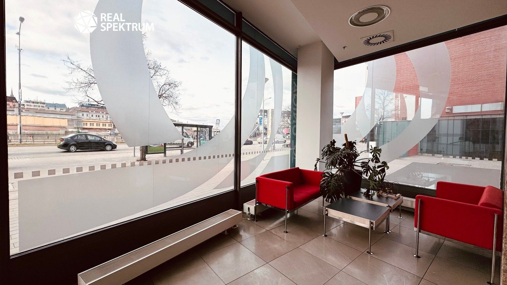 Pronájem komerčního prostoru 671 m² - foto 8