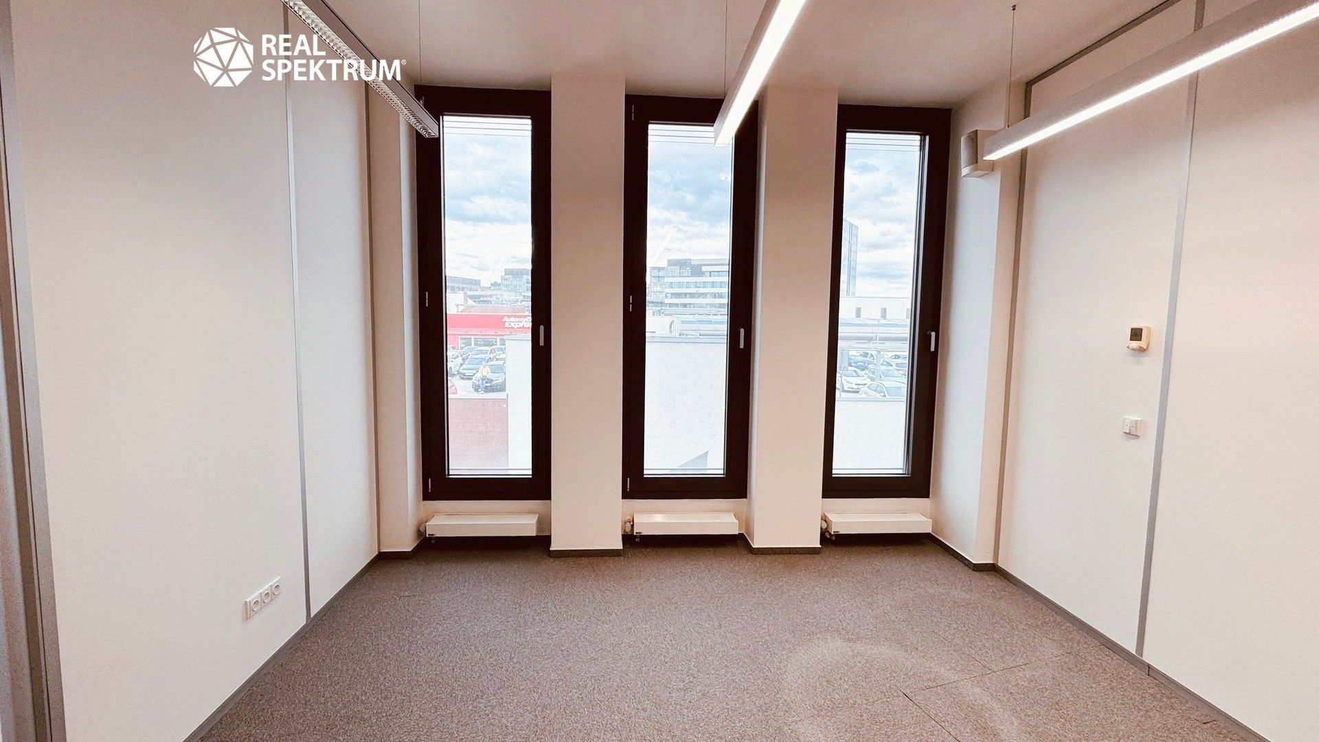 Pronájem komerčního prostoru 671 m² - foto 12