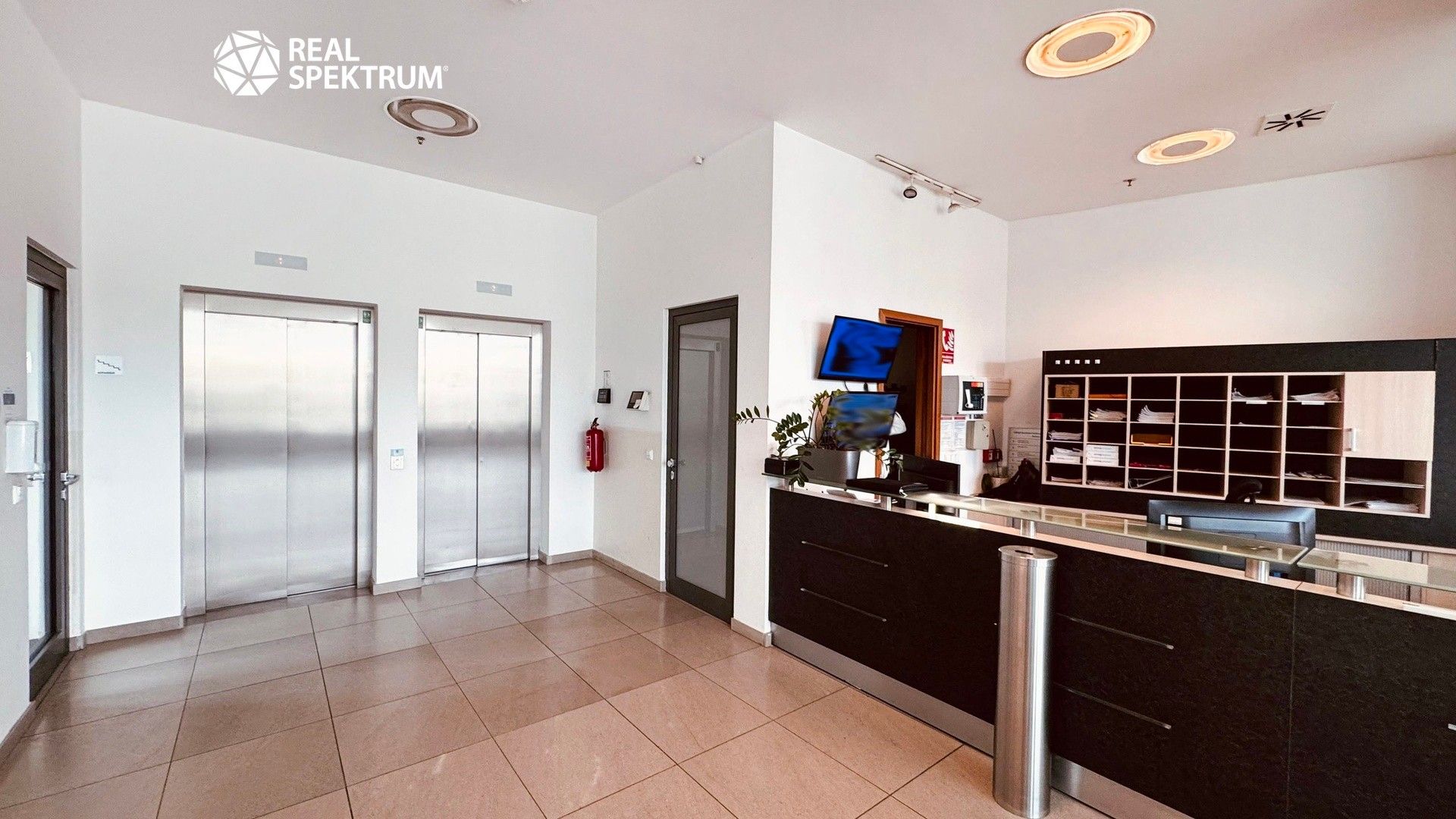 Pronájem komerčního prostoru 671 m² - foto 15