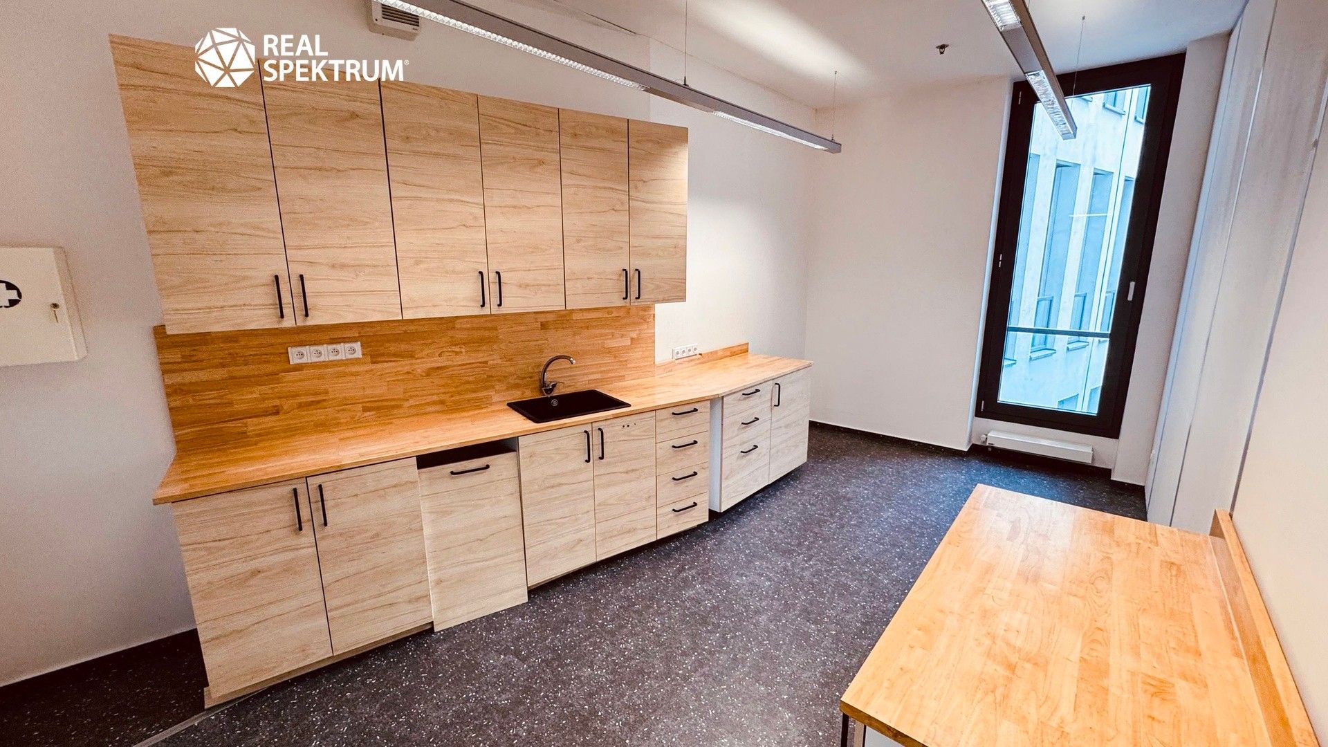 Pronájem komerčního prostoru 671 m² - foto 20