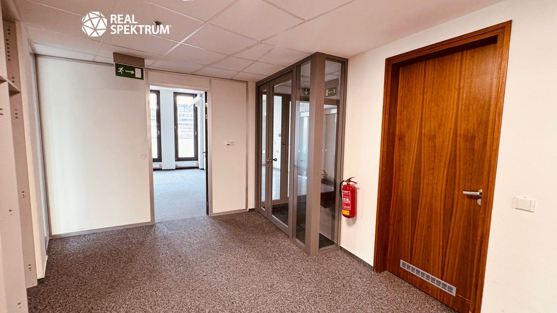 Pronájem komerčního prostoru 671 m² - foto 18