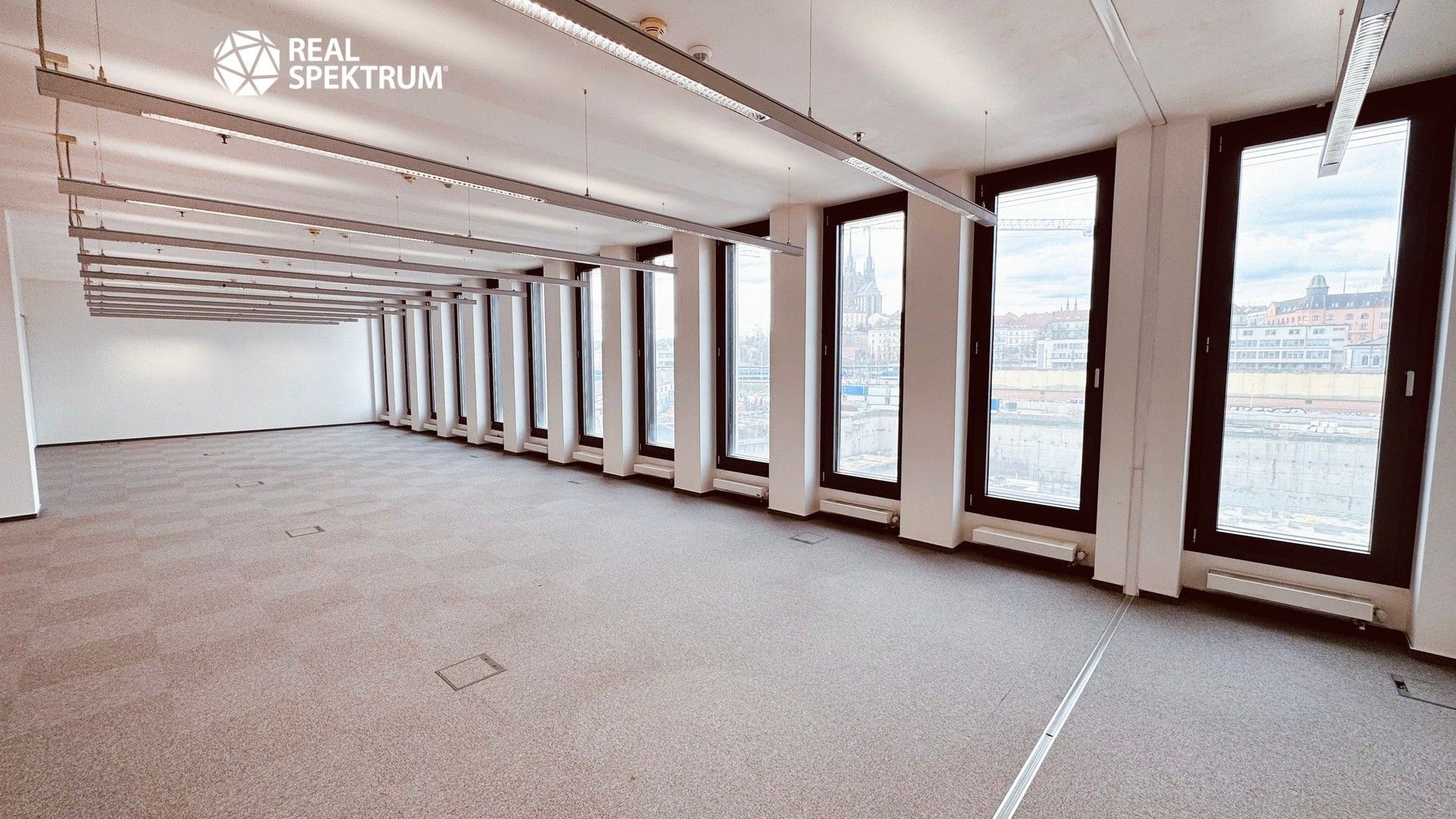 Pronájem komerčního prostoru 671 m² - foto 22