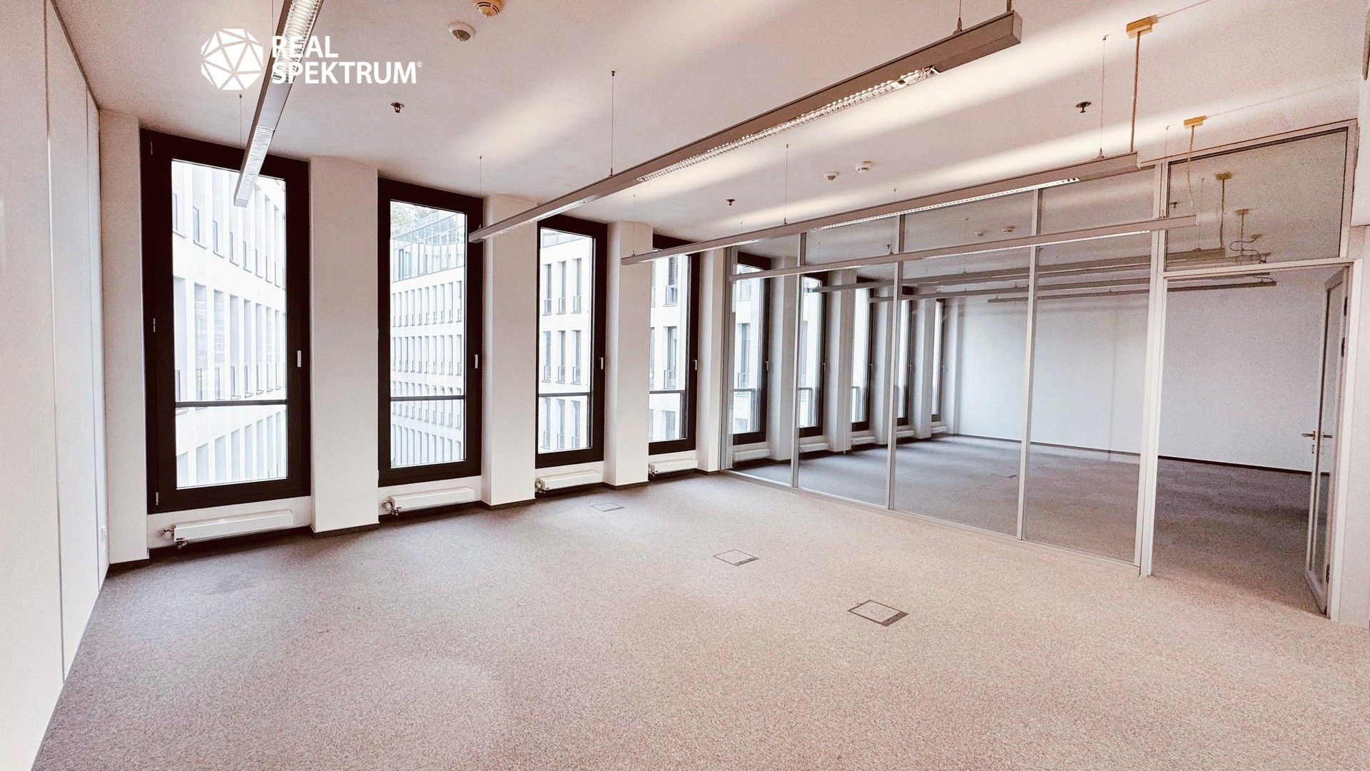 Pronájem komerčního prostoru 671 m² - foto 21