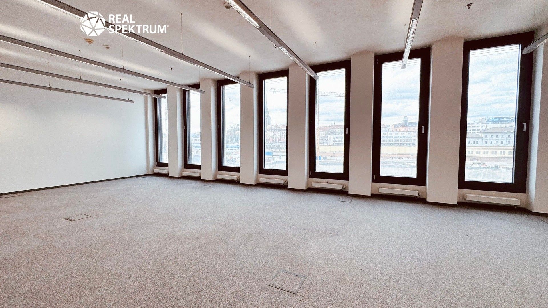 Pronájem komerčního prostoru 671 m² - foto 24
