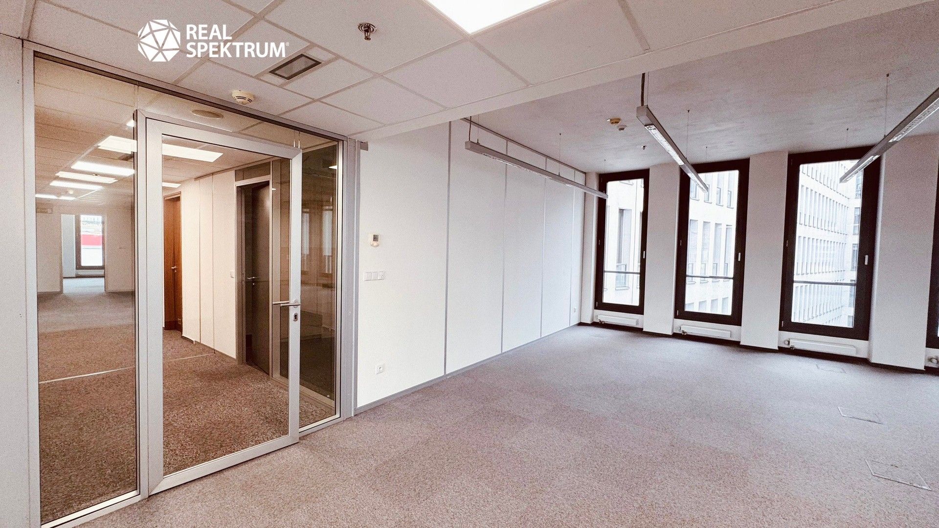 Pronájem komerčního prostoru 671 m² - foto 26