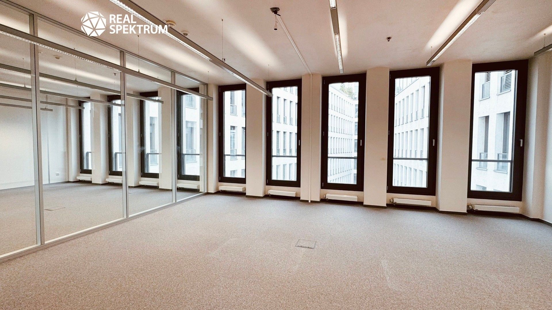 Pronájem komerčního prostoru 671 m² - foto 25
