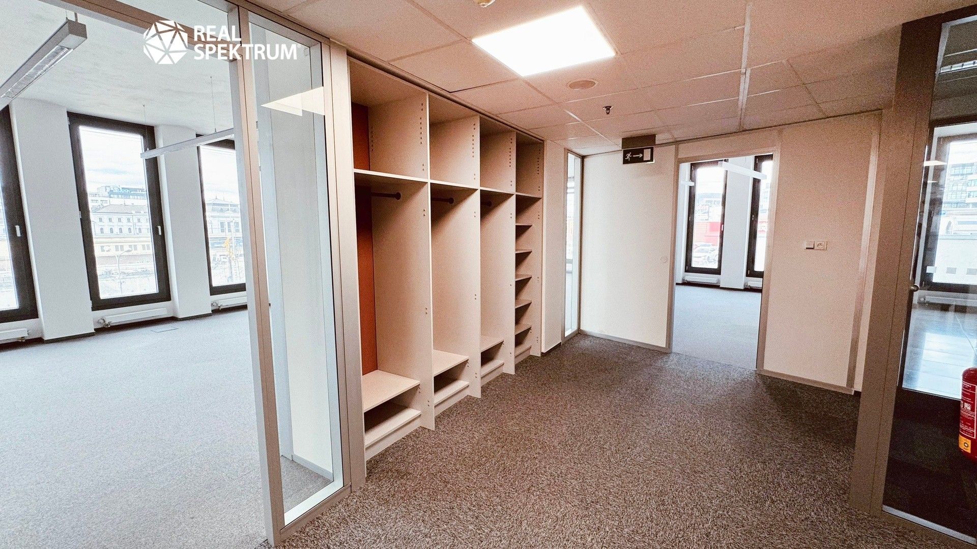Pronájem komerčního prostoru 671 m² - foto 27