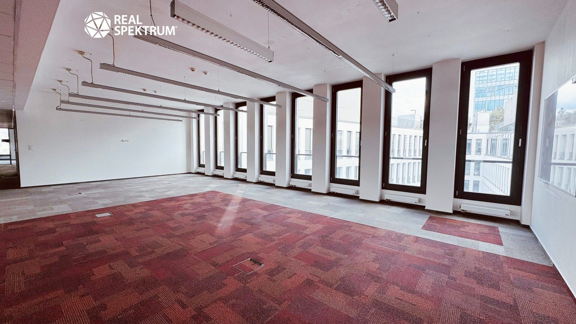 Pronájem komerčního prostoru 374 m² - foto 1