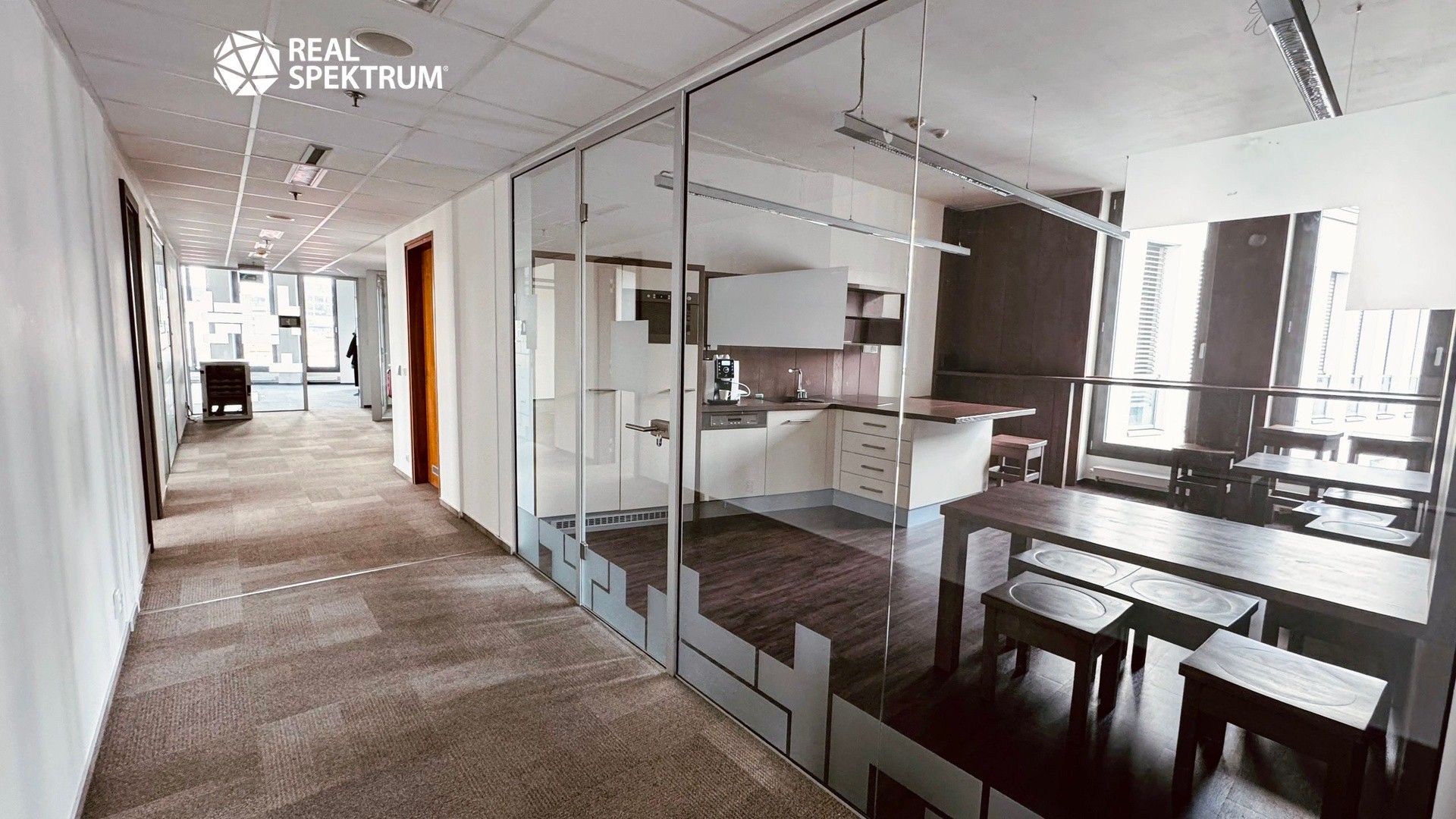 Pronájem komerčního prostoru 374 m² - foto 3