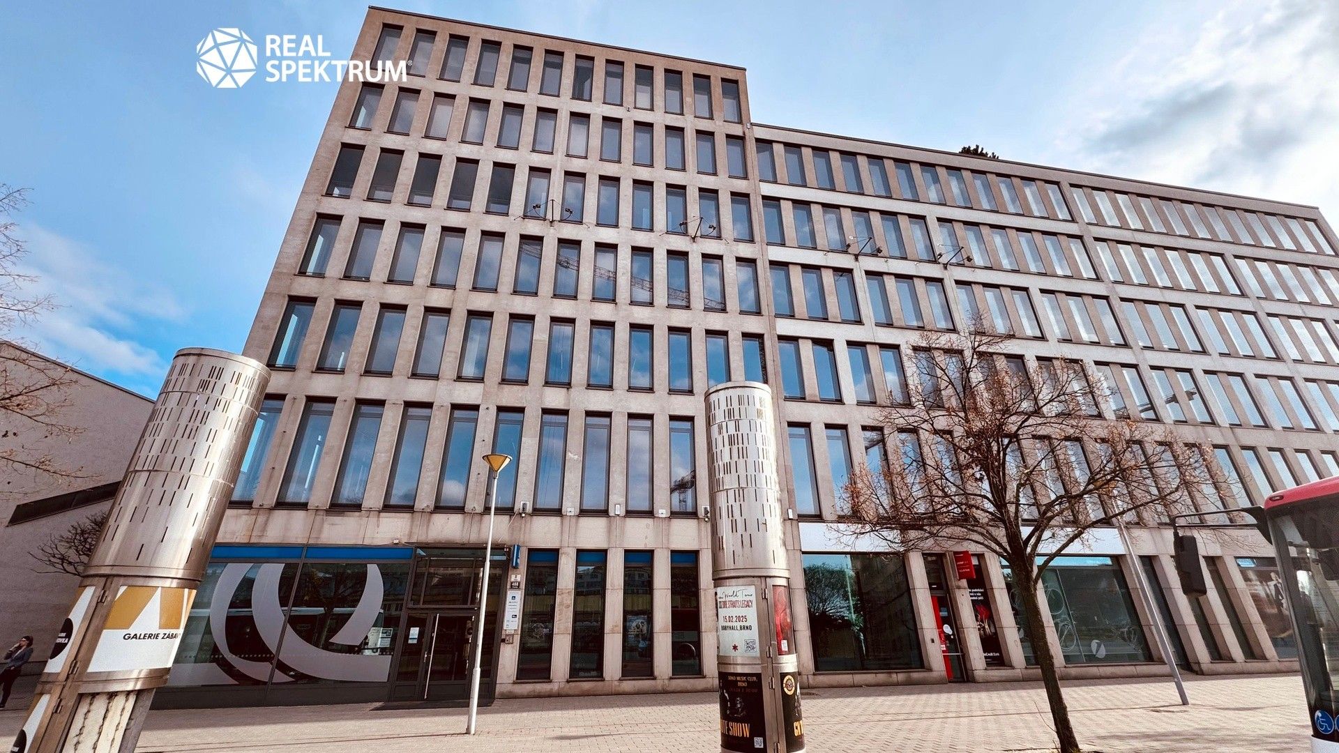 Pronájem komerčního prostoru 374 m² - foto 9