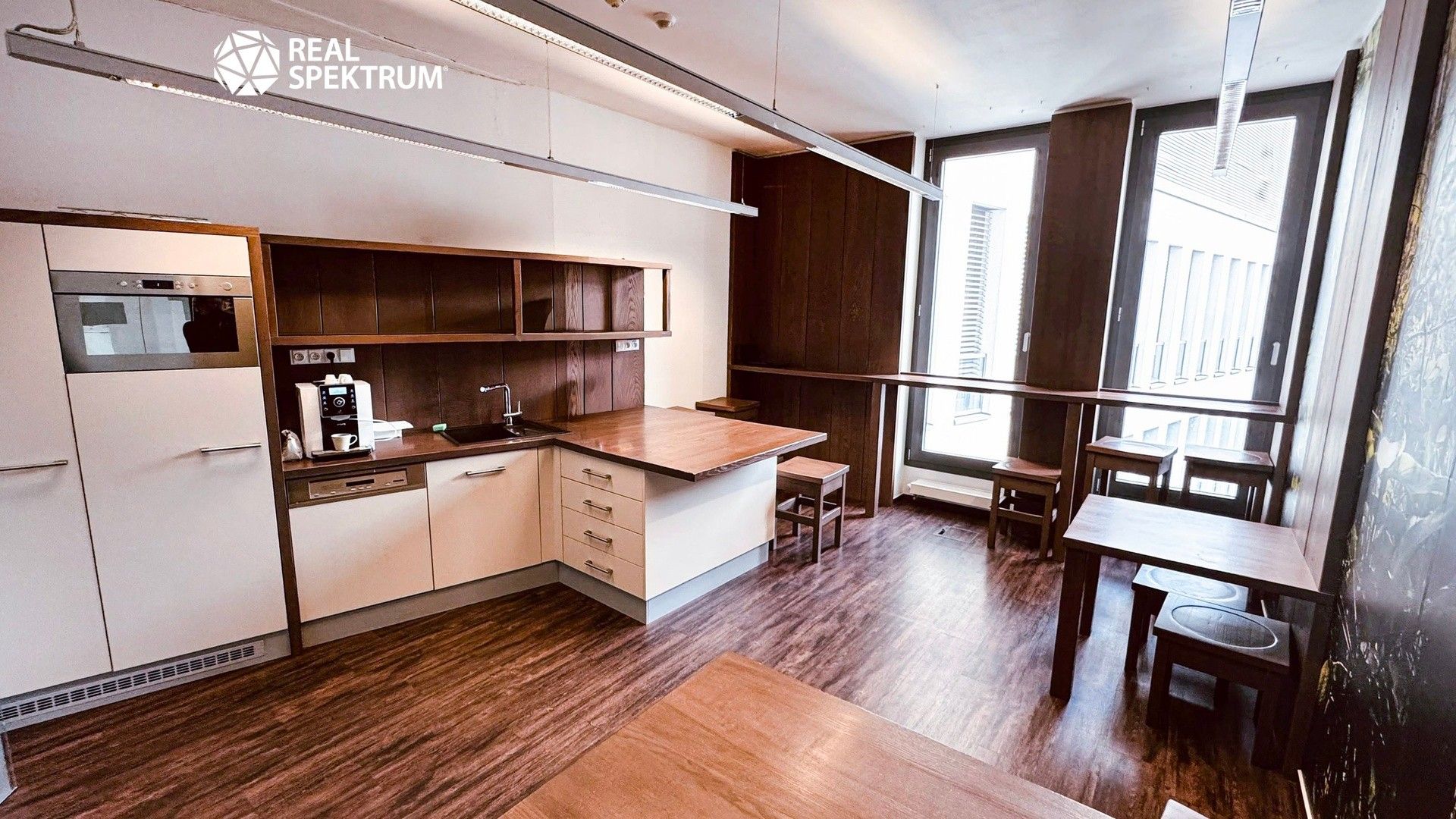 Pronájem komerčního prostoru 374 m² - foto 11