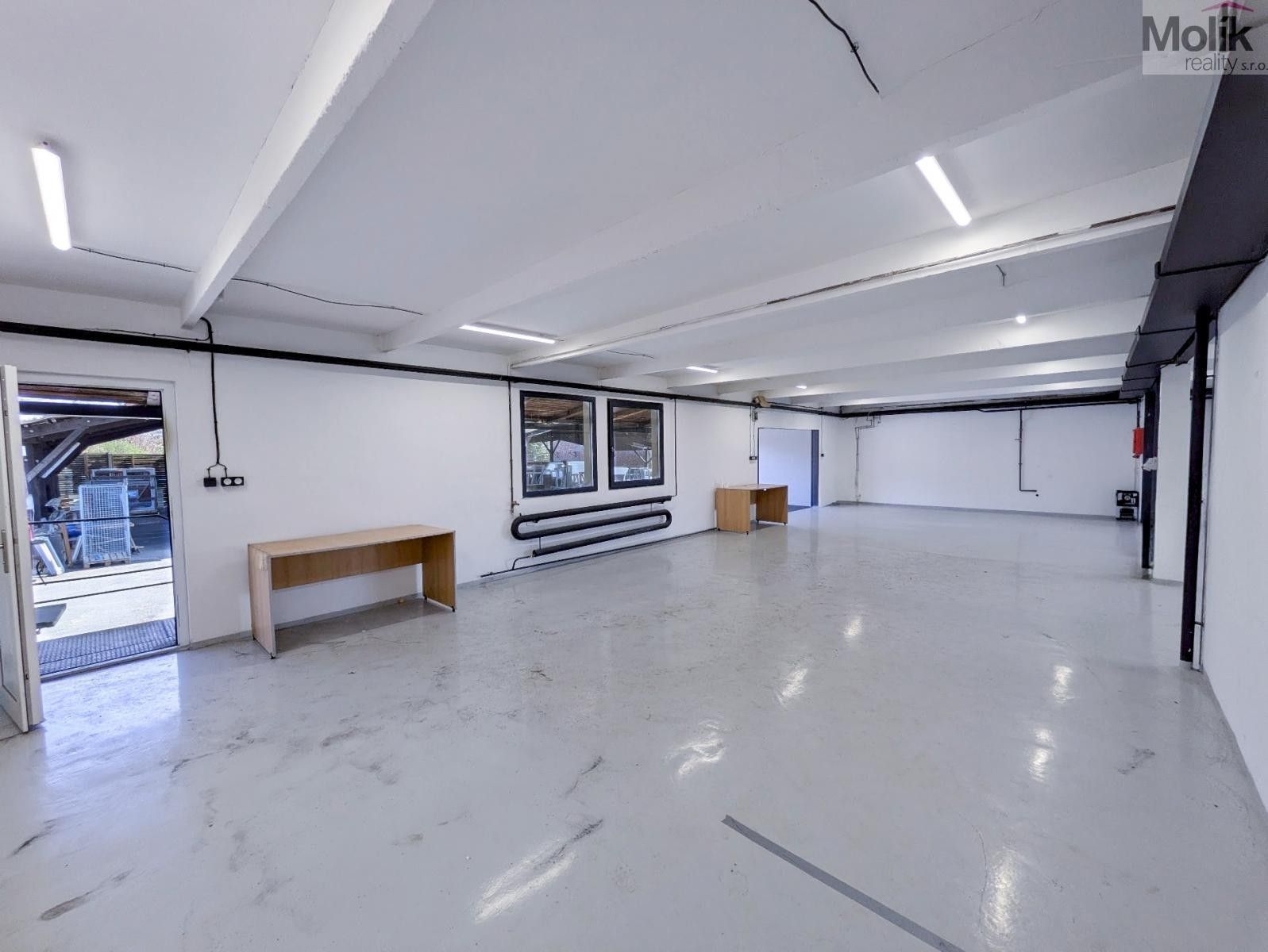 Pronájem komerčního prostoru 198 m² - foto 2