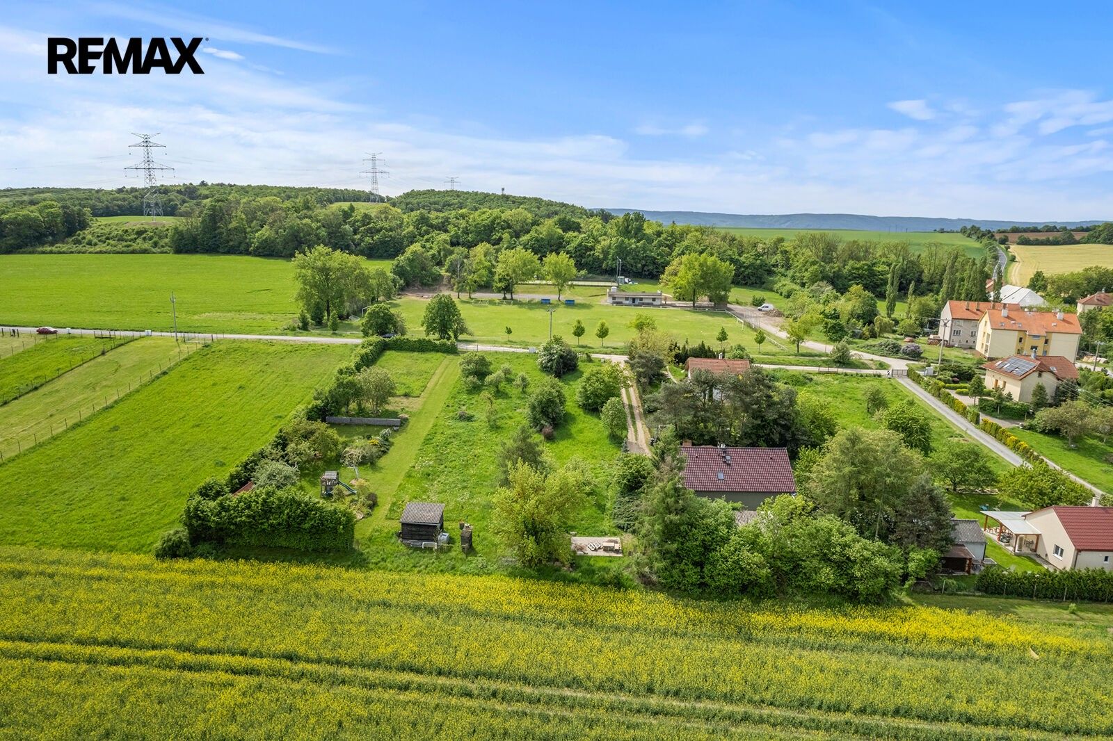 Prodej pozemku 950 m² - foto 3