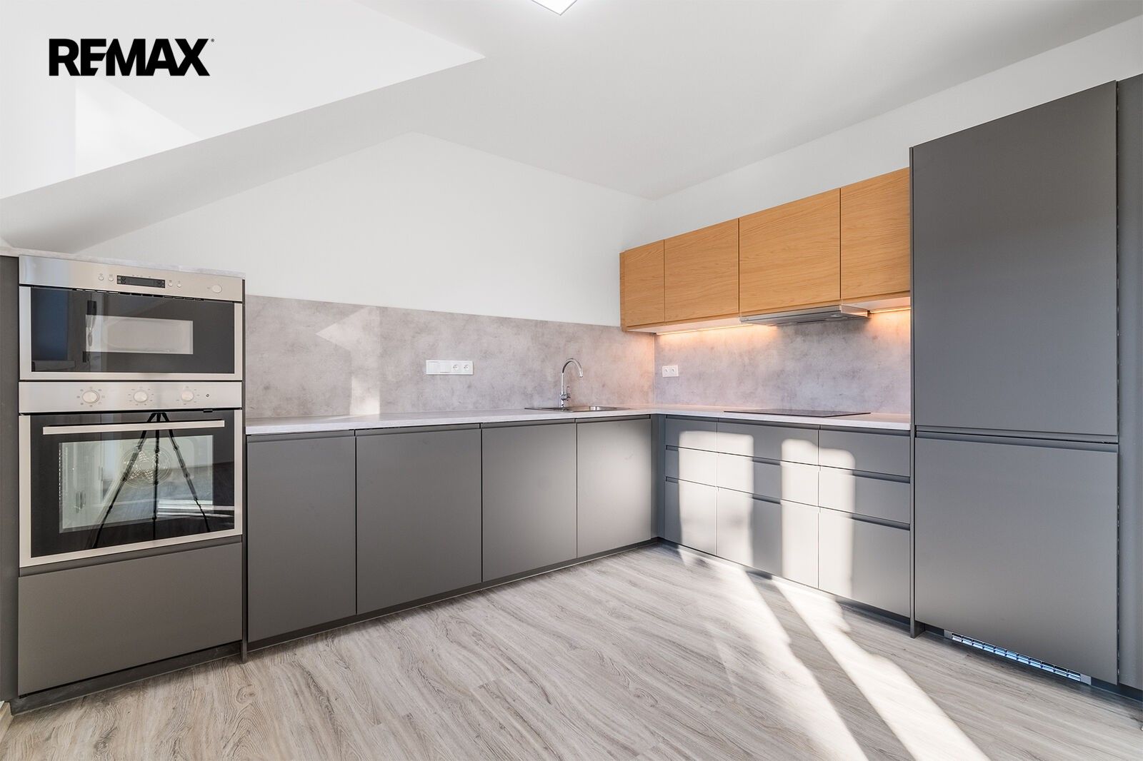 Pronájem bytu 4+kk 80 m² - foto 1