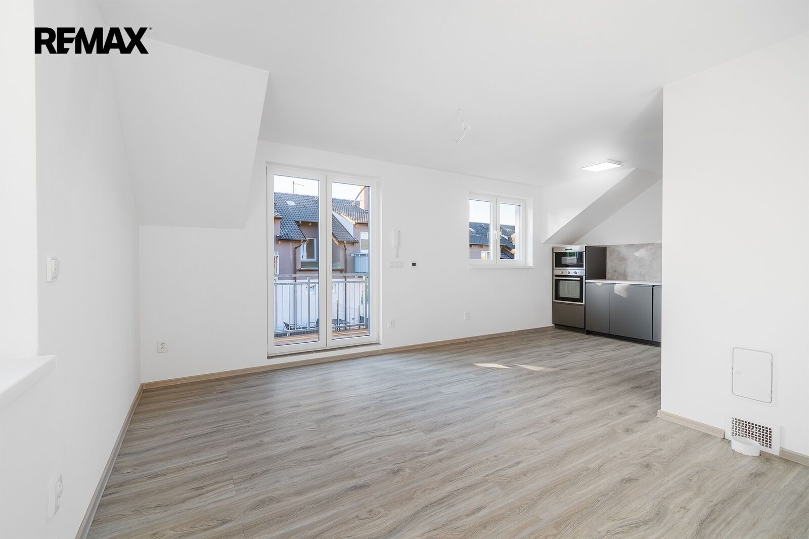 Pronájem bytu 4+kk 80 m² - foto 6