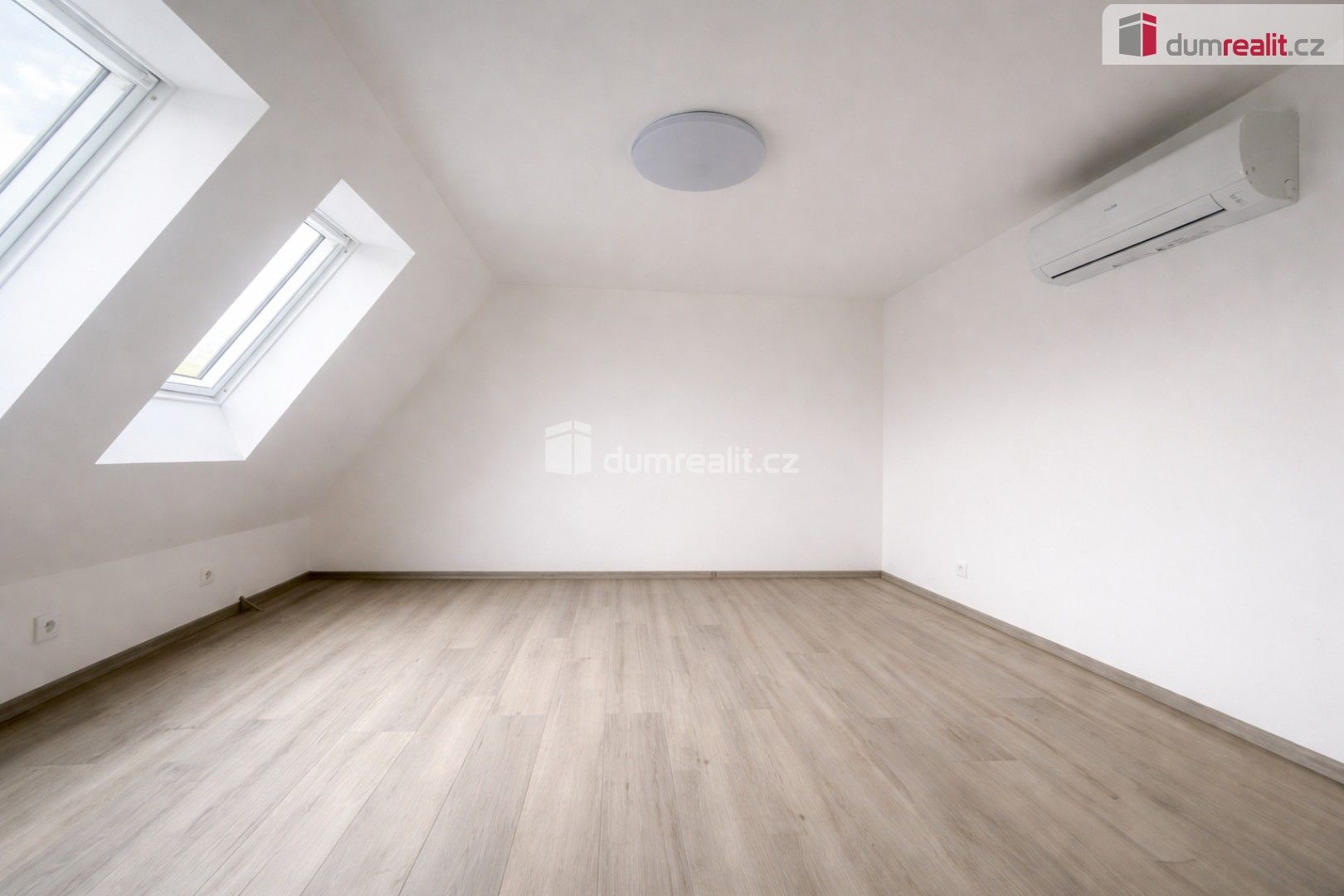 Pronájem bytu 2+kk 66 m² - foto 4