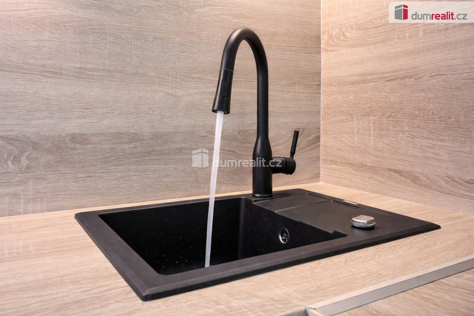 Pronájem bytu 2+kk 66 m² - foto 2