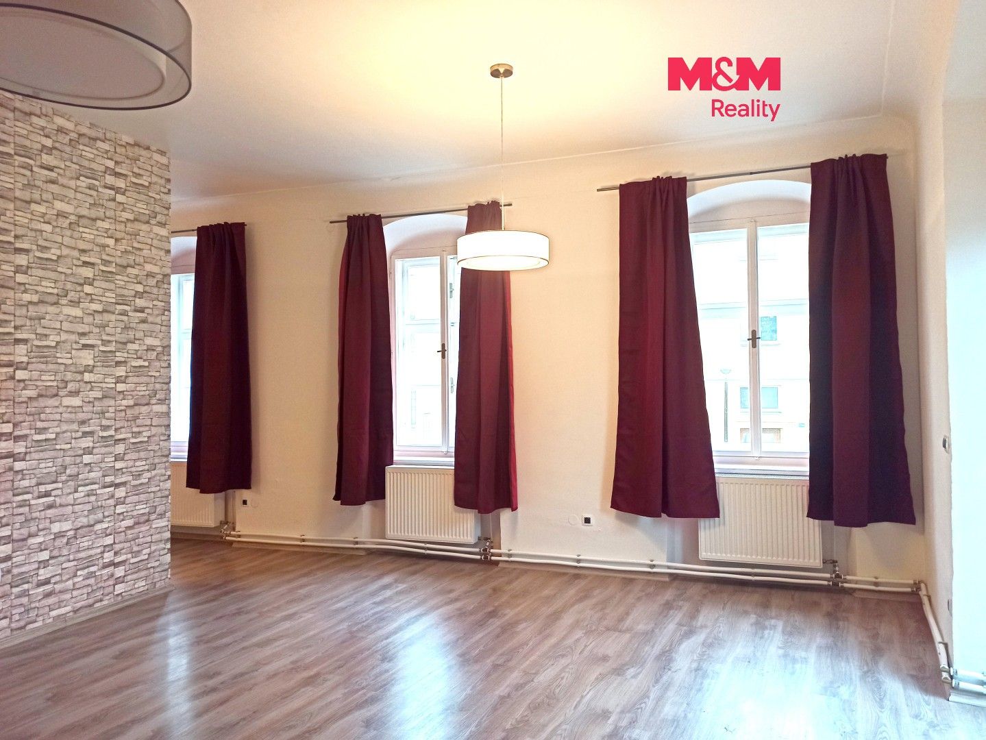 Pronájem bytu 2+1 81 m² - foto 1