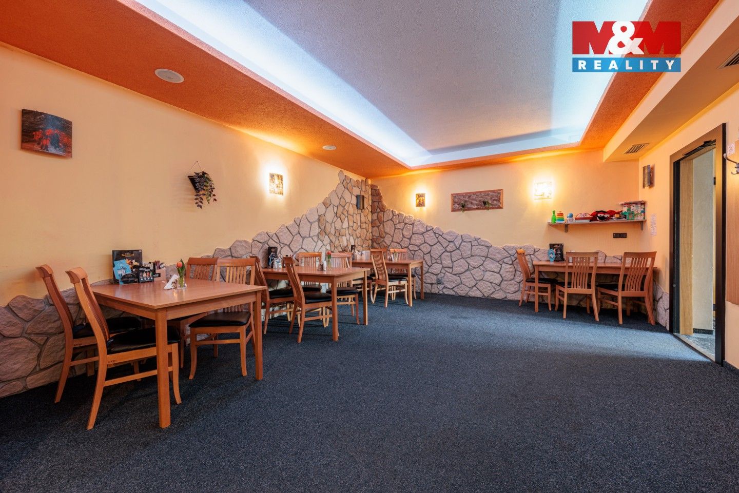 Prodej komerčního prostoru 2700 m² - foto 25