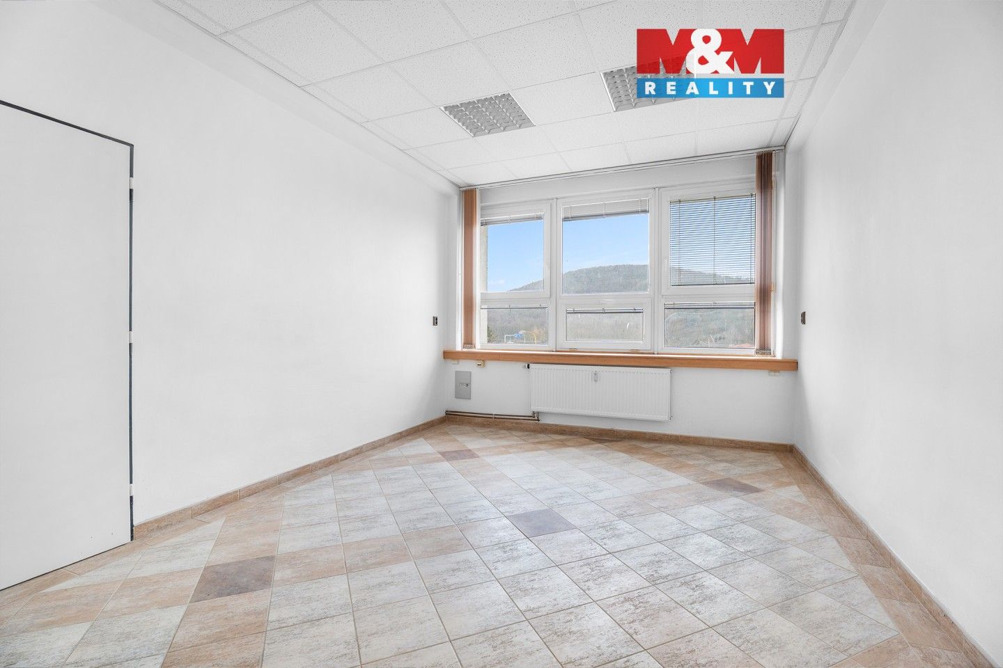 Pronájem komerčního prostoru 247 m² - foto 1