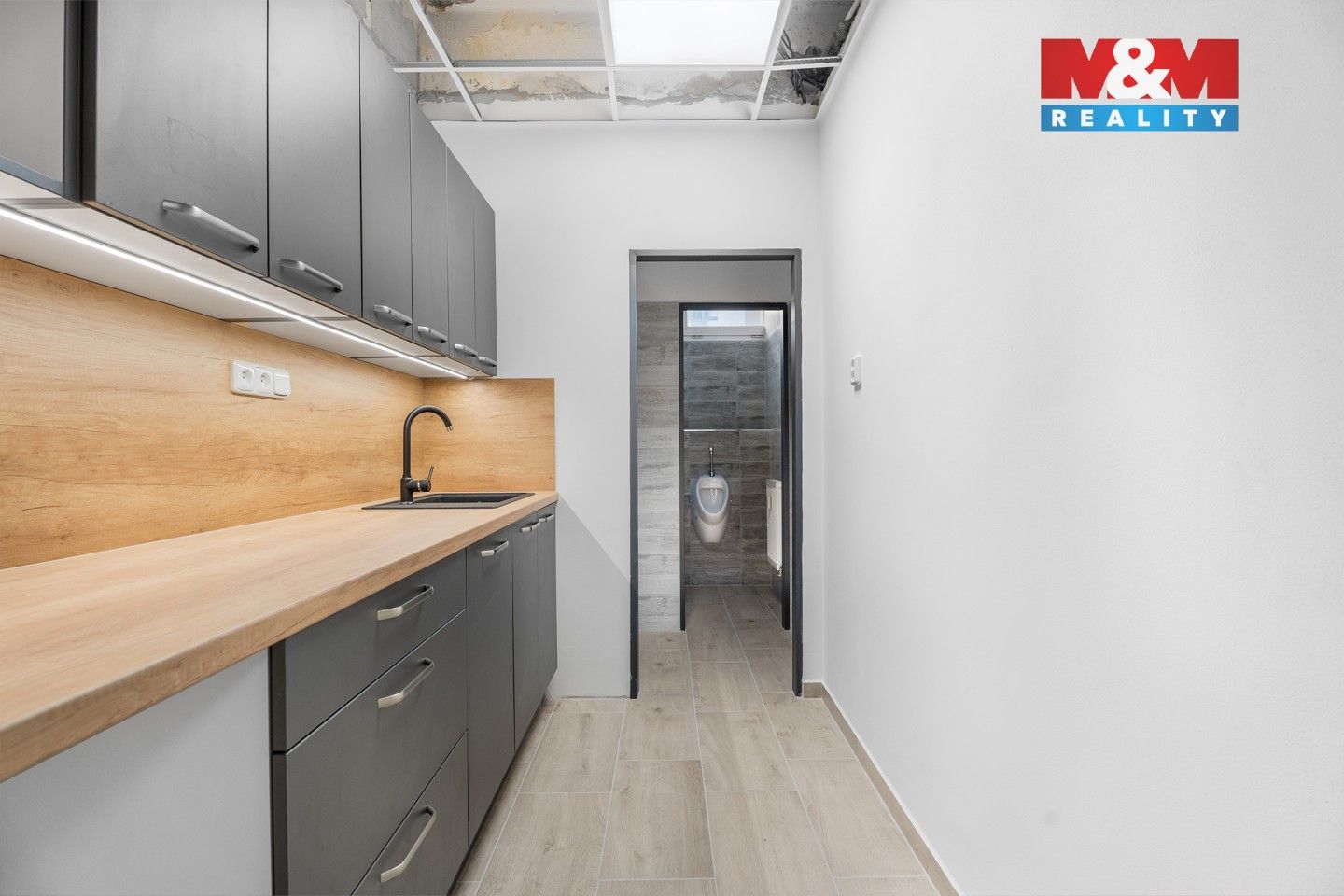 Pronájem komerčního prostoru 247 m² - foto 4