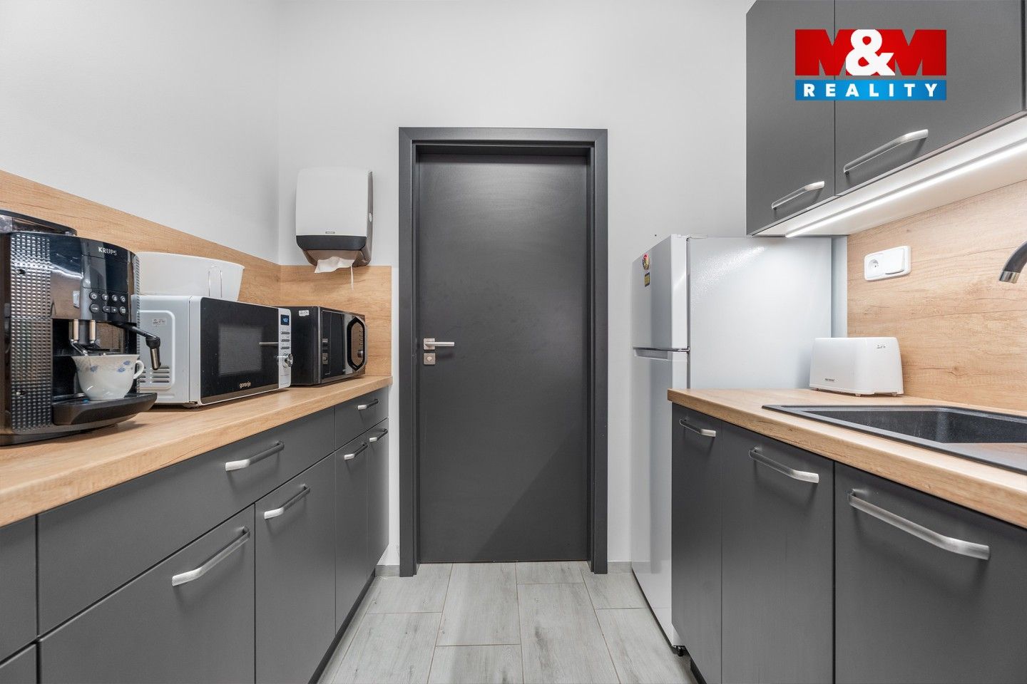 Pronájem komerčního prostoru 247 m² - foto 5