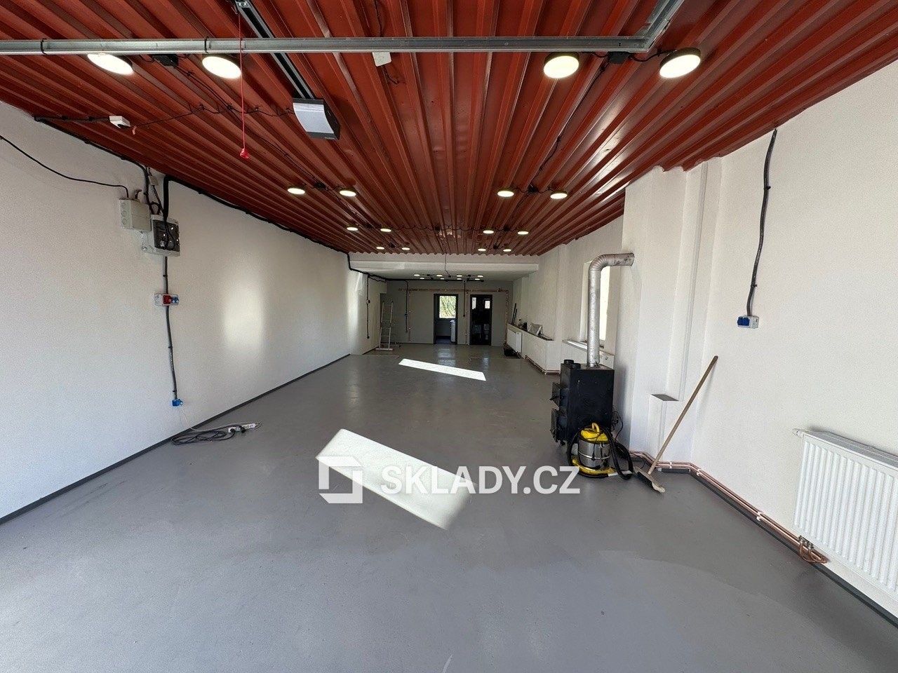 Pronájem komerčního prostoru 670 m² - foto 1