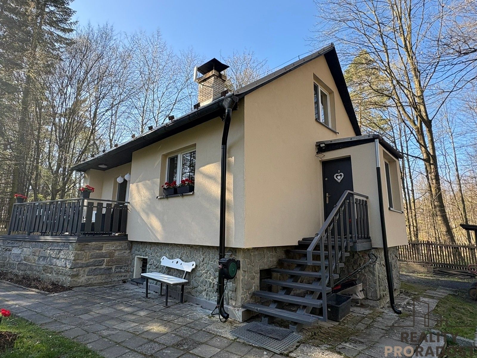 Prodej domu 90 m² - foto 1