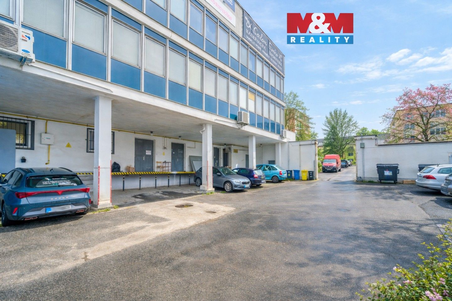 Pronájem komerčního prostoru 641 m² - foto 1