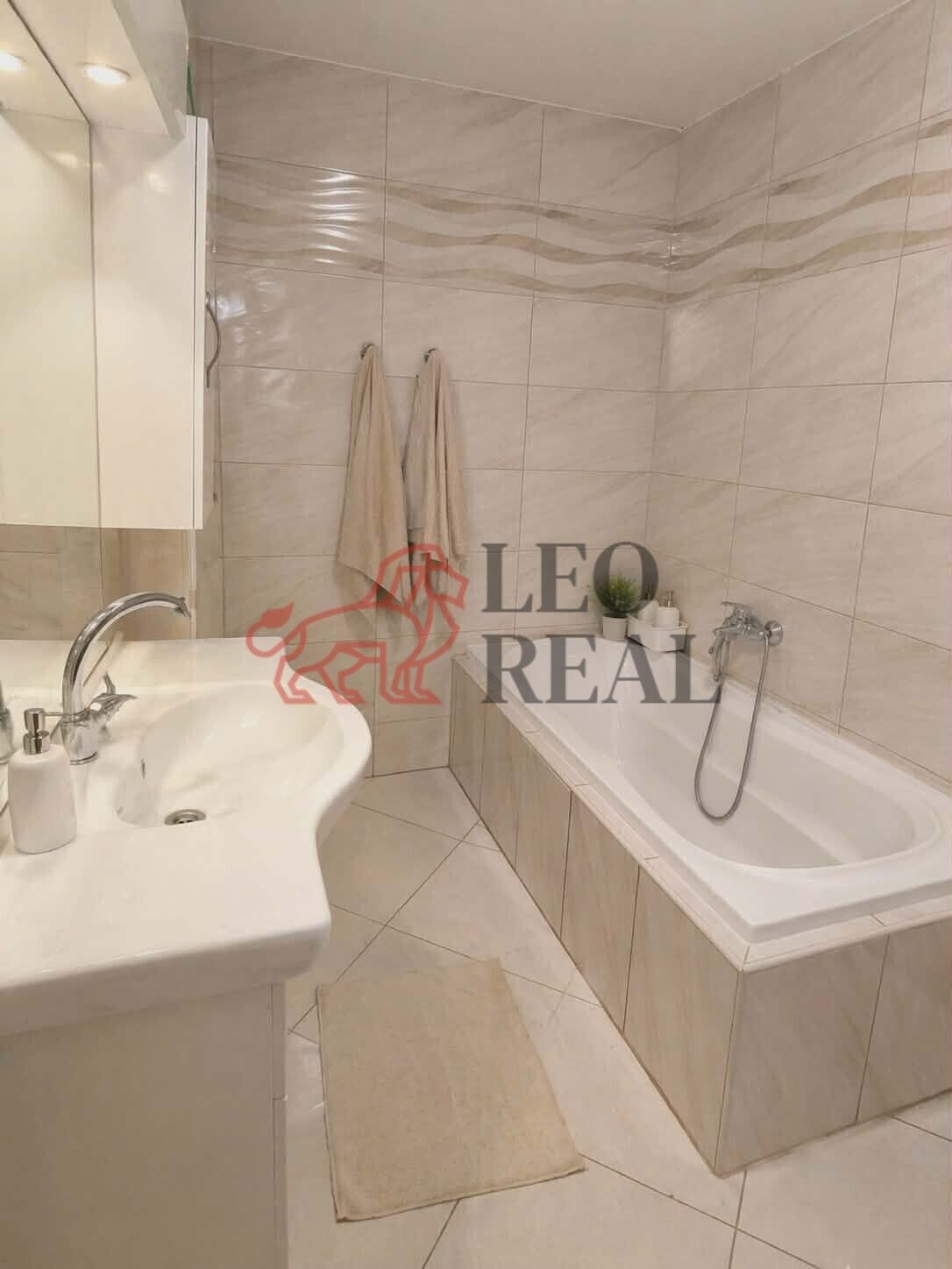 Pronájem bytu 3+1 73 m² - foto 3