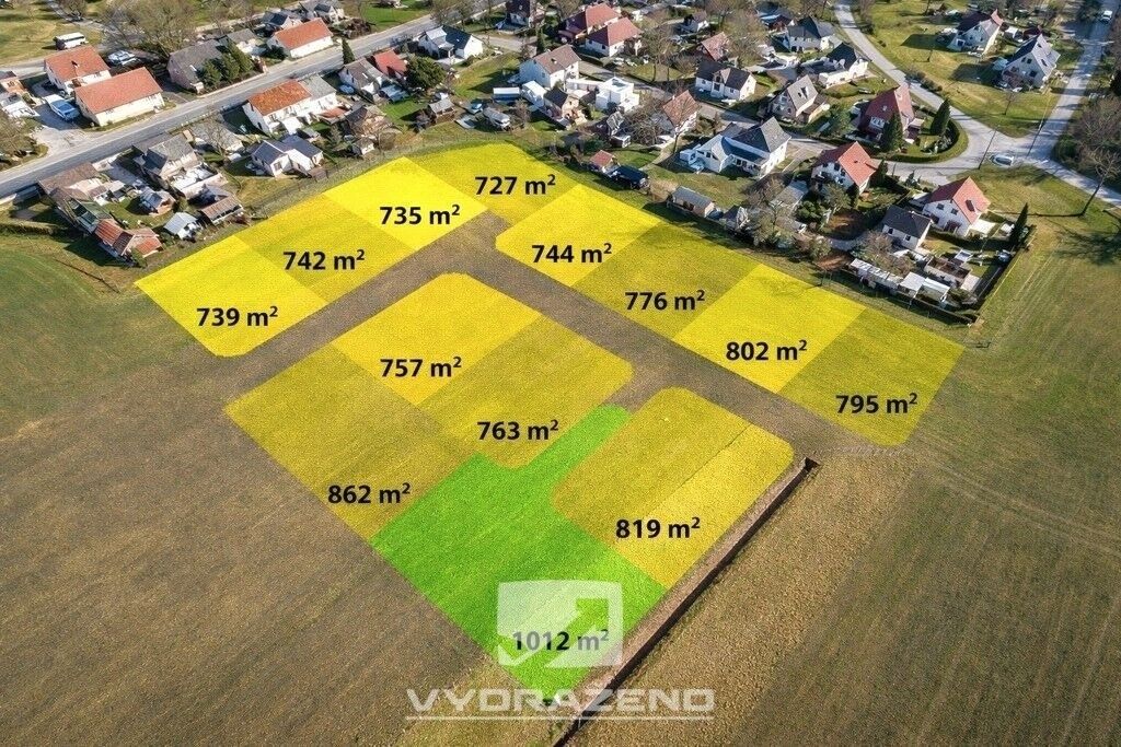 Prodej pozemku 1012 m² - foto 1
