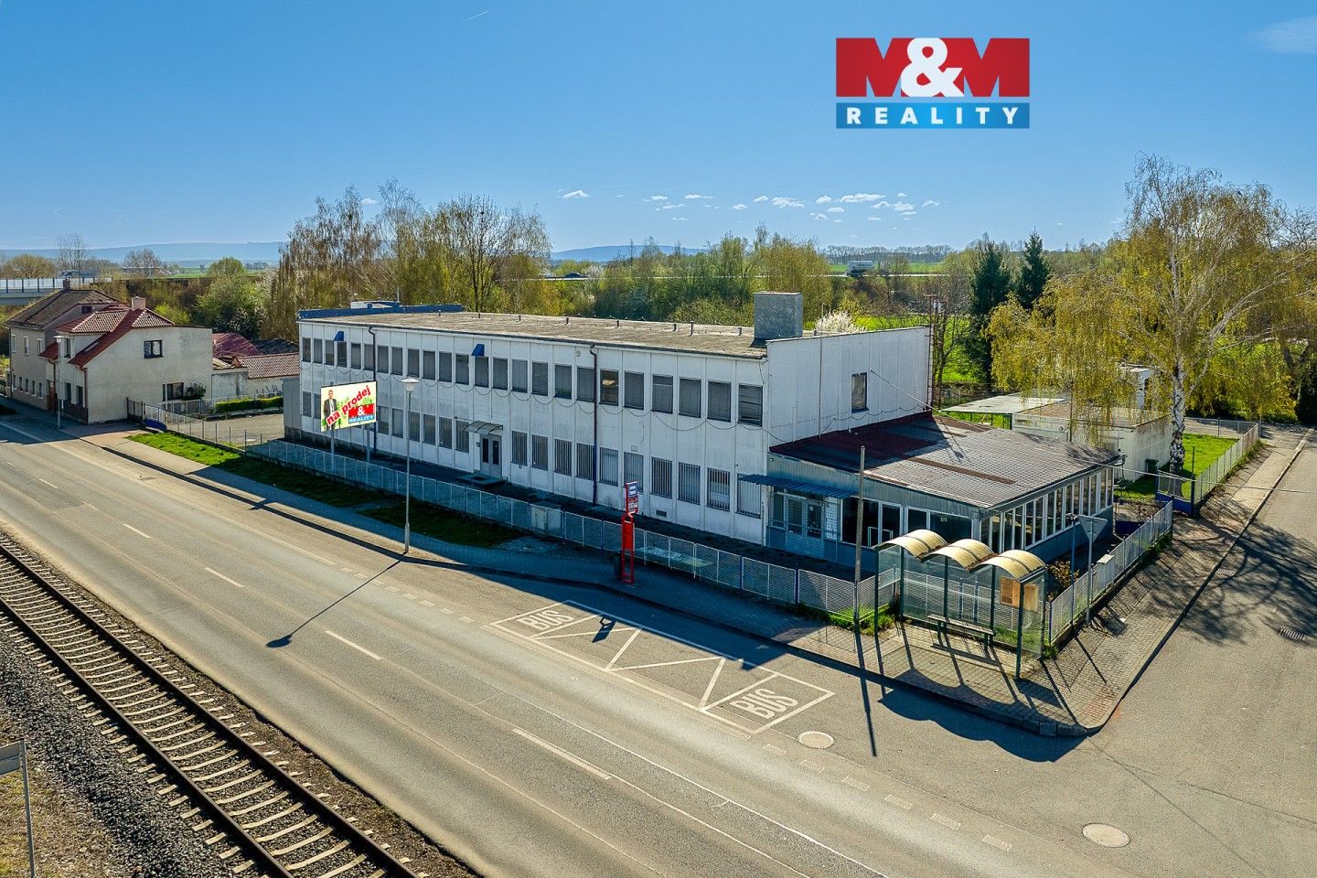 Prodej komerčního prostoru 900 m² - foto 1