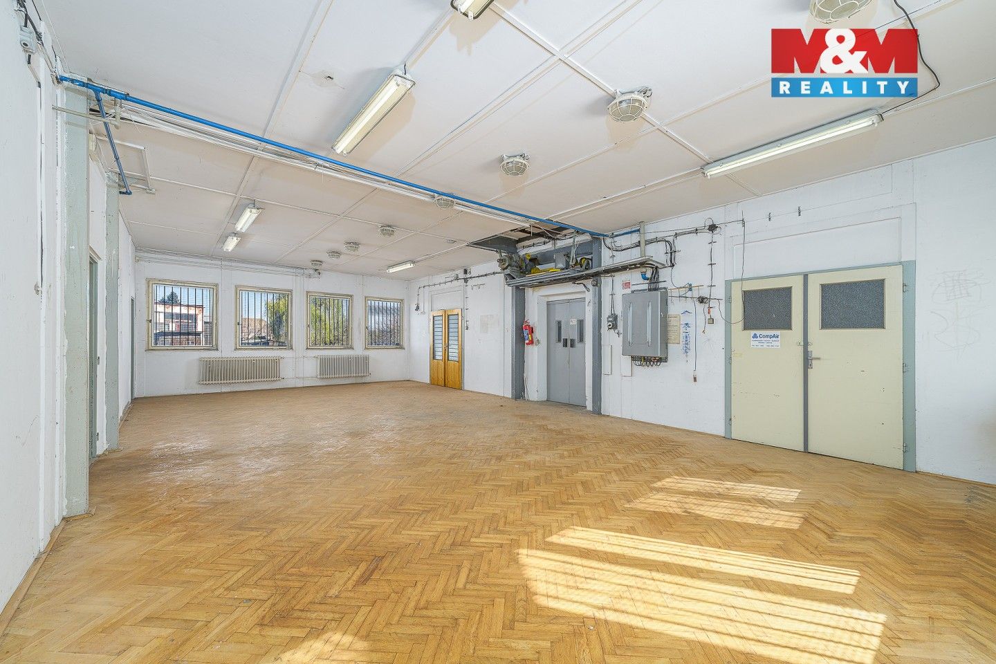 Prodej komerčního prostoru 900 m² - foto 7