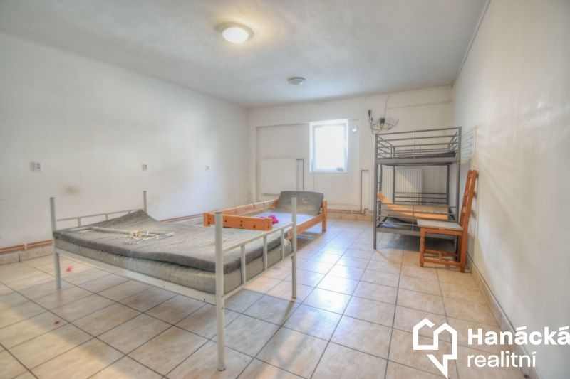 Prodej komerčního prostoru 300 m² - foto 8