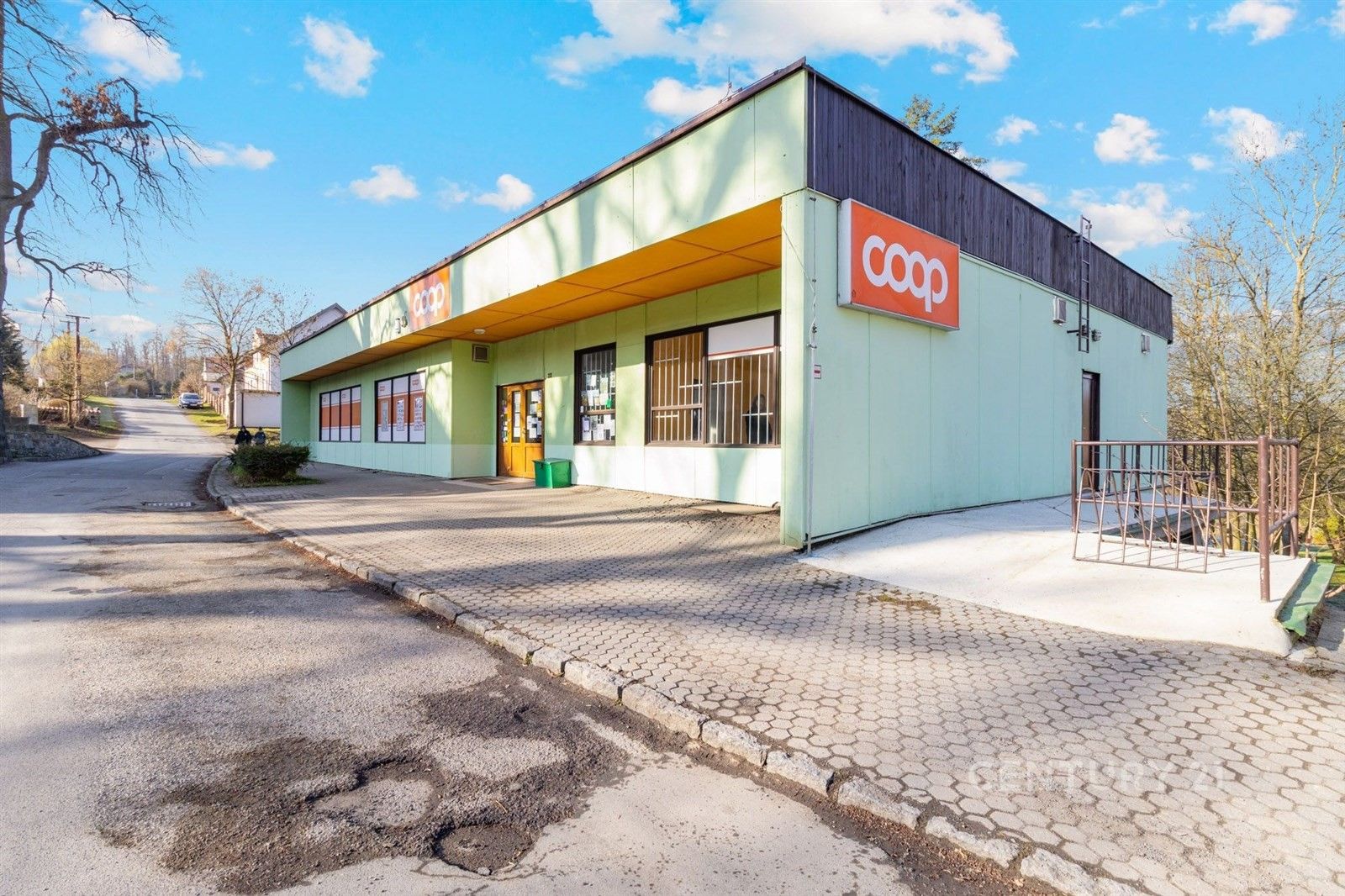 Pronájem komerčního prostoru 64 m² - foto 1