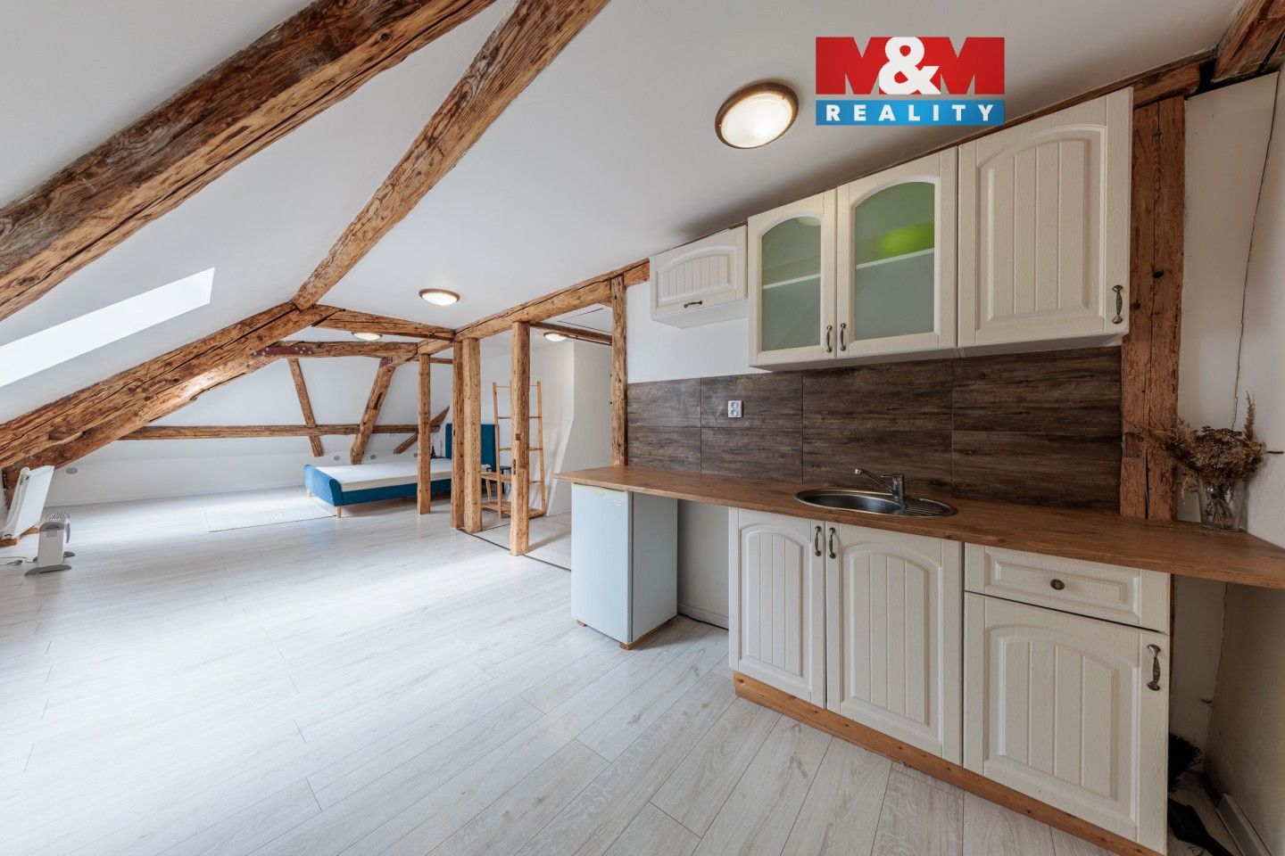 Prodej komerčního prostoru 327 m² - foto 1