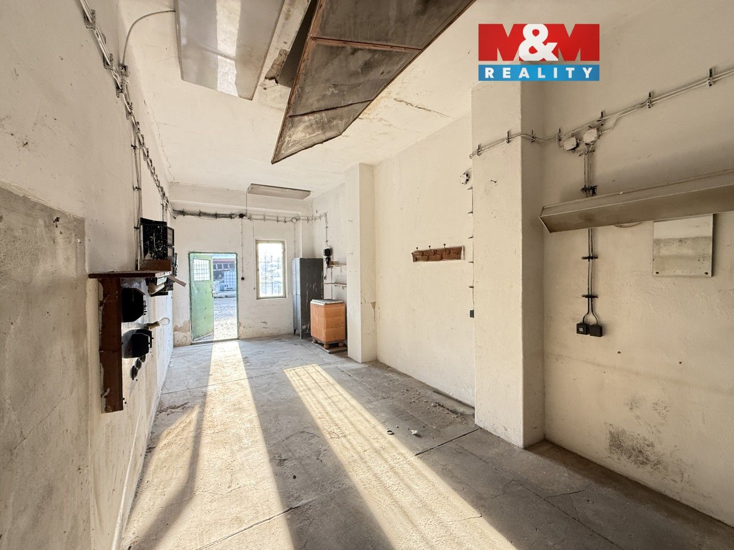 Pronájem komerčního prostoru 150 m² - foto 1