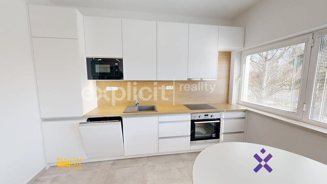 Pronájem bytu 1+kk 67 m² - foto 1