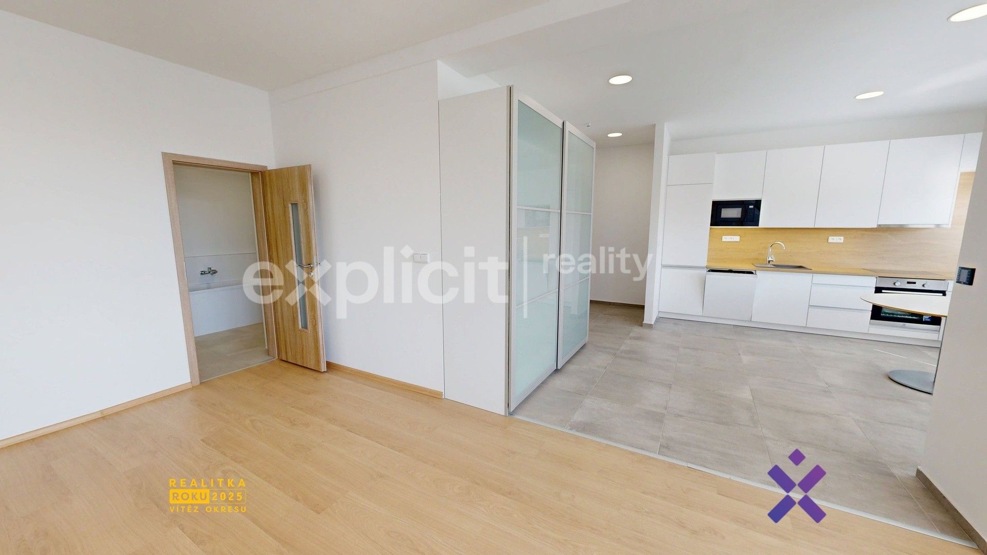 Pronájem bytu 1+kk 67 m² - foto 3