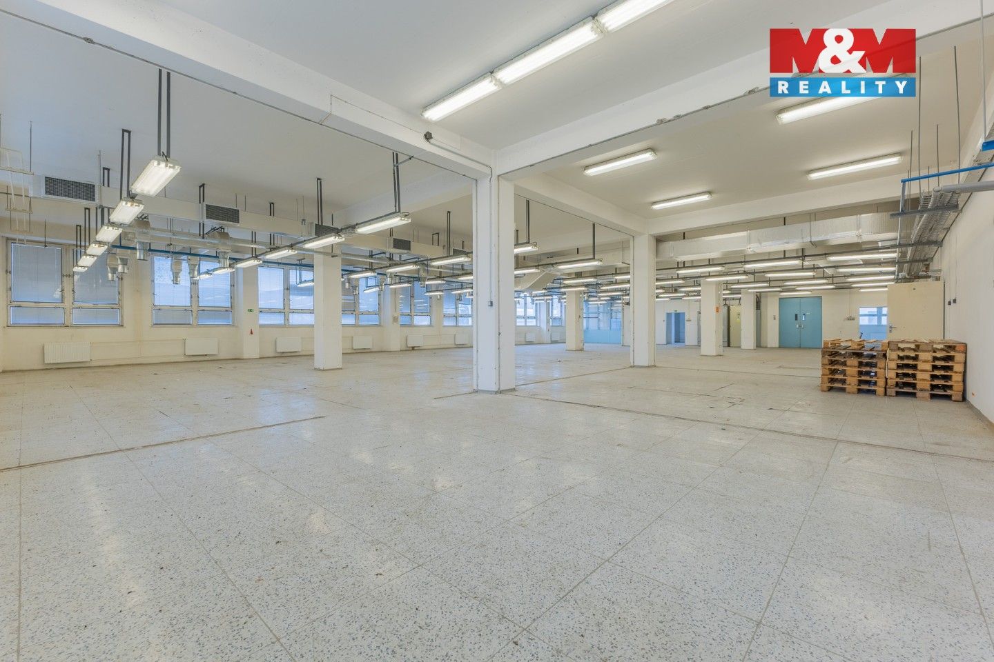 Pronájem komerčního prostoru 724 m² - foto 2