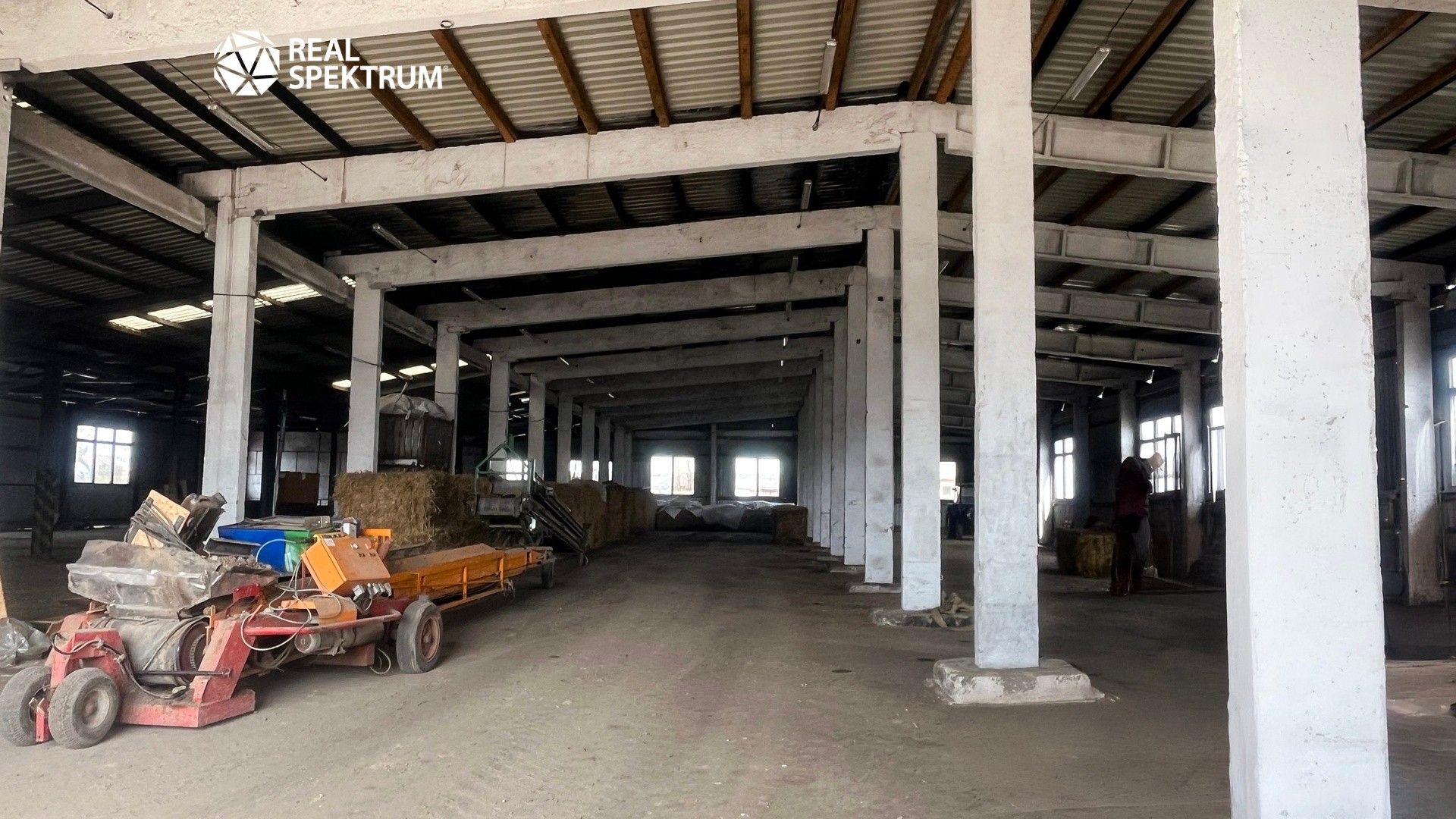 Prodej komerčního prostoru 5000 m² - foto 8
