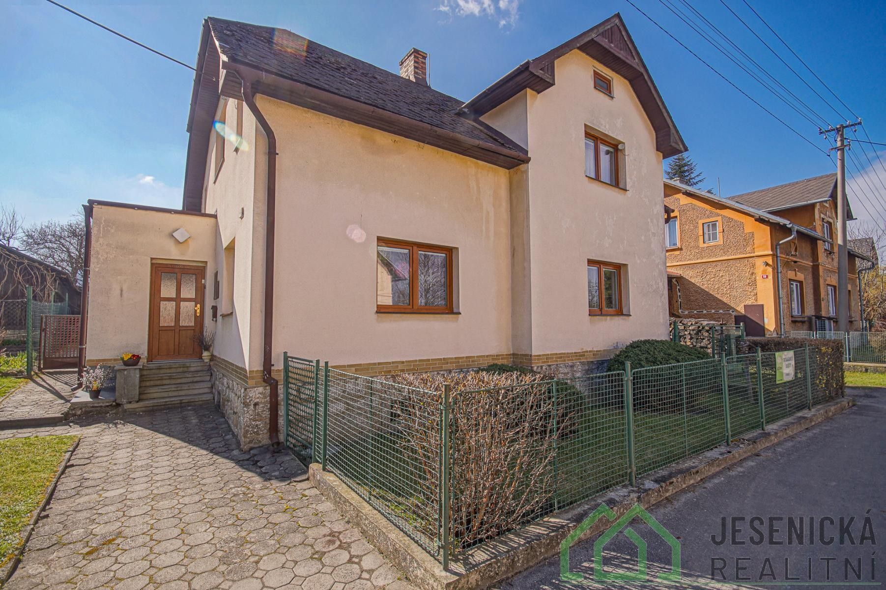 Prodej domu 144 m² - foto 1