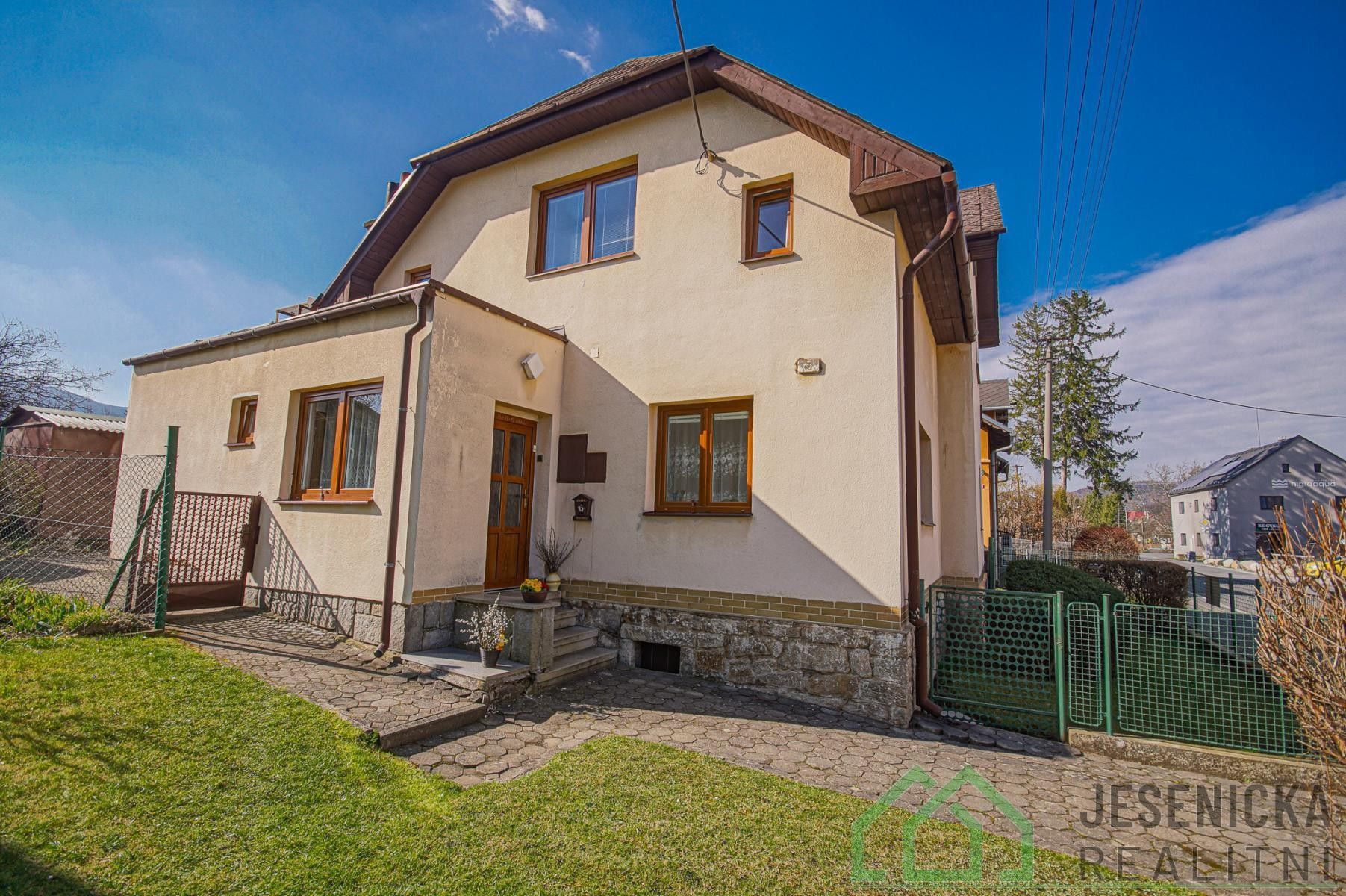 Prodej domu 144 m² - foto 2